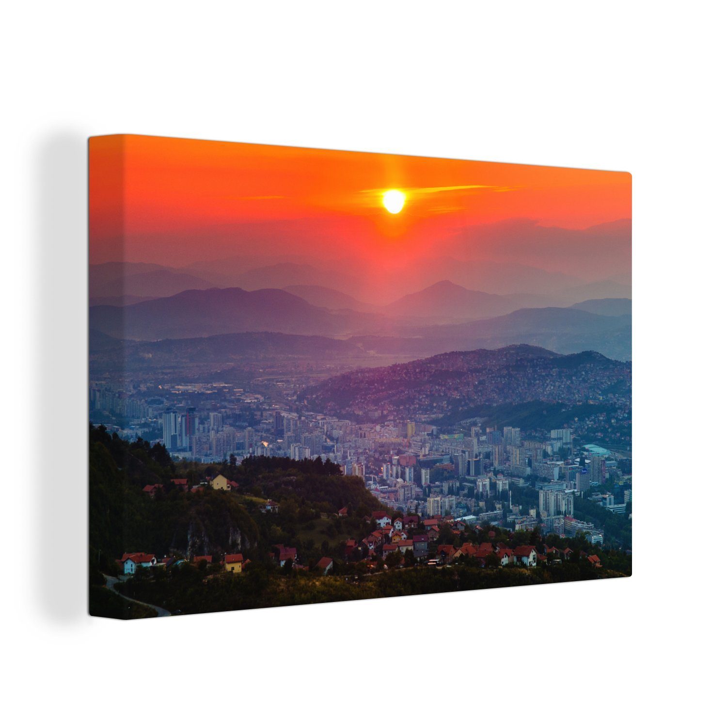 OneMillionCanvasses® Leinwandbild Oranger Sonnenuntergang über Sarajevo Bosnien und Herzegowina, (1 St), Wandbild Leinwandbilder, Aufhängefertig, Wanddeko, 30x20 cm