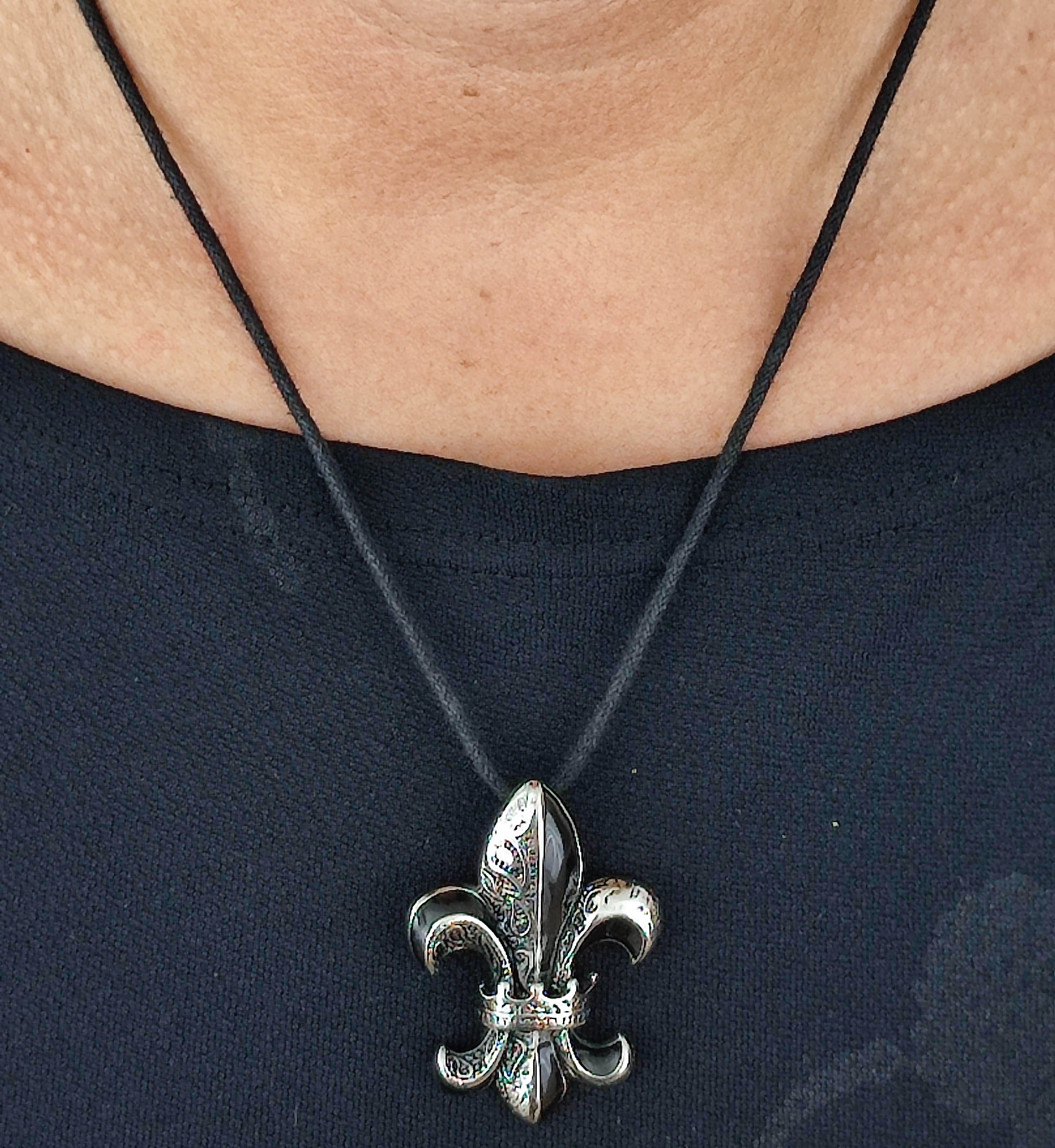 Kiss of Leather Kettenanhänger Fleur-de-Lis Edelstahl französische Lilie Fleur de Lis / Lys Blume