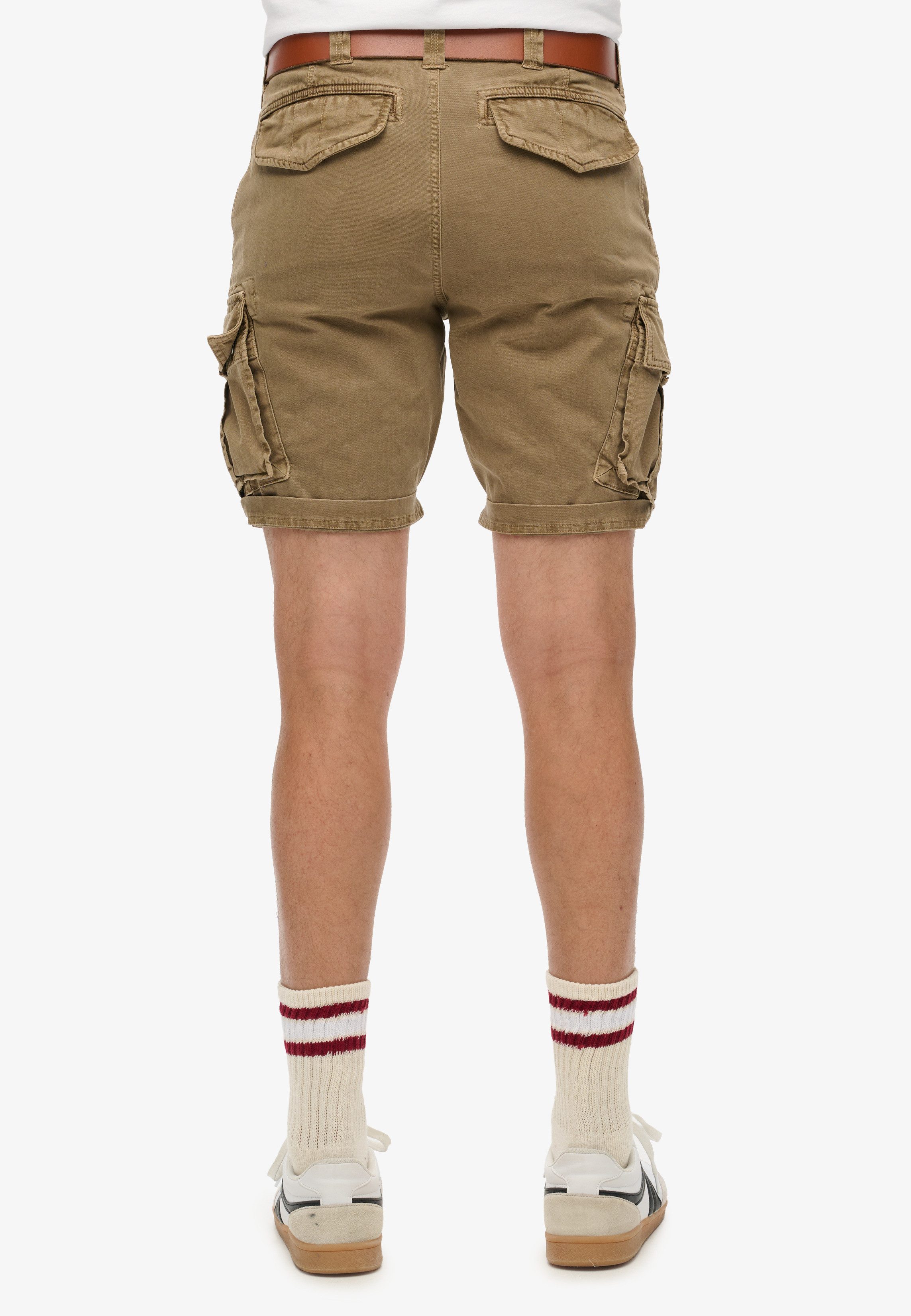 Superdry Cargobermudas CORE CARGO SHORT Straight Fit, mit Reißverschluss und 1-Knopf-Verschluss, knielang