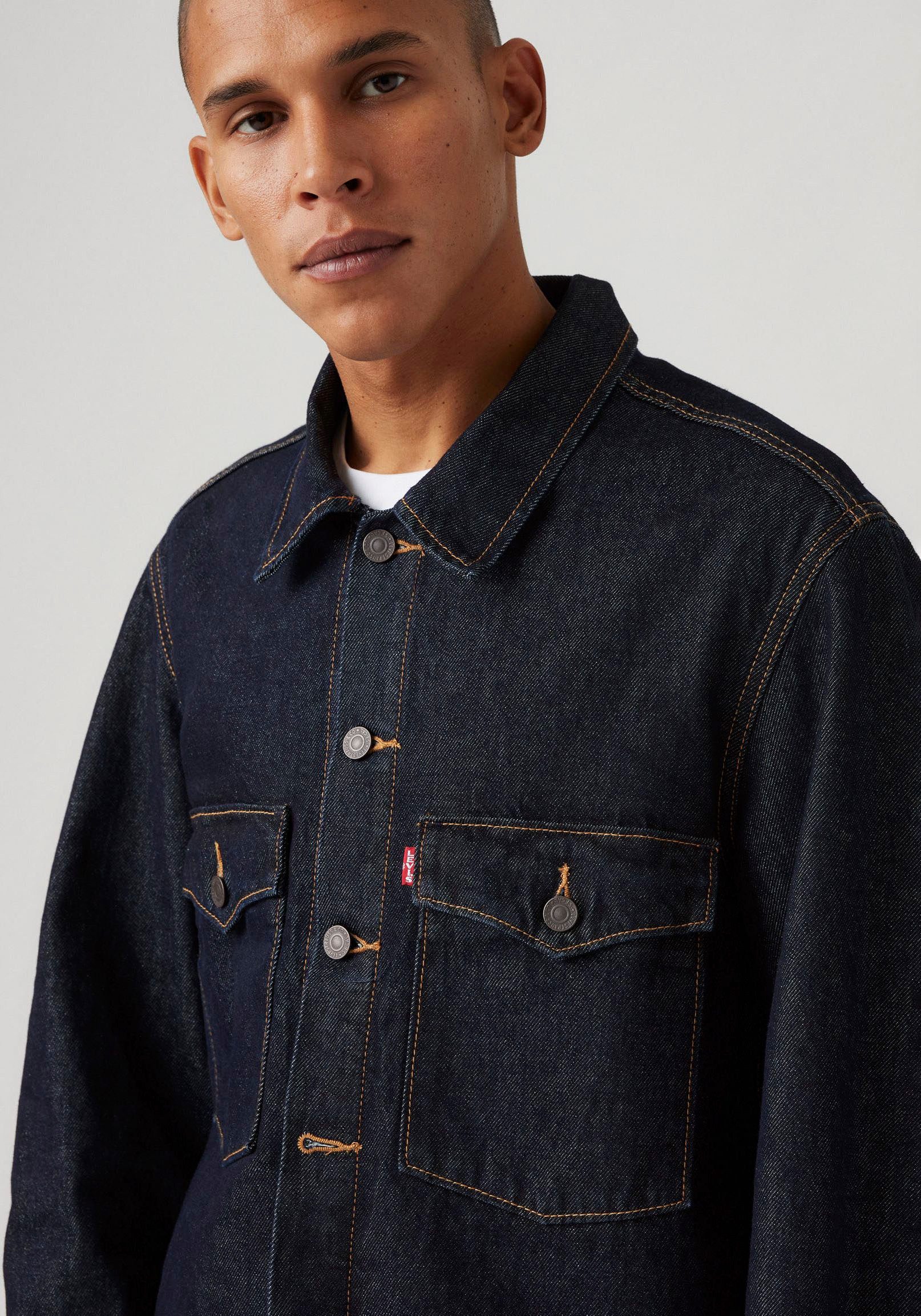 Levi's® Jeansjacke EMBARCADERO STATION mit kontrastfarbenen Steppnähten – Bild 4 von 5