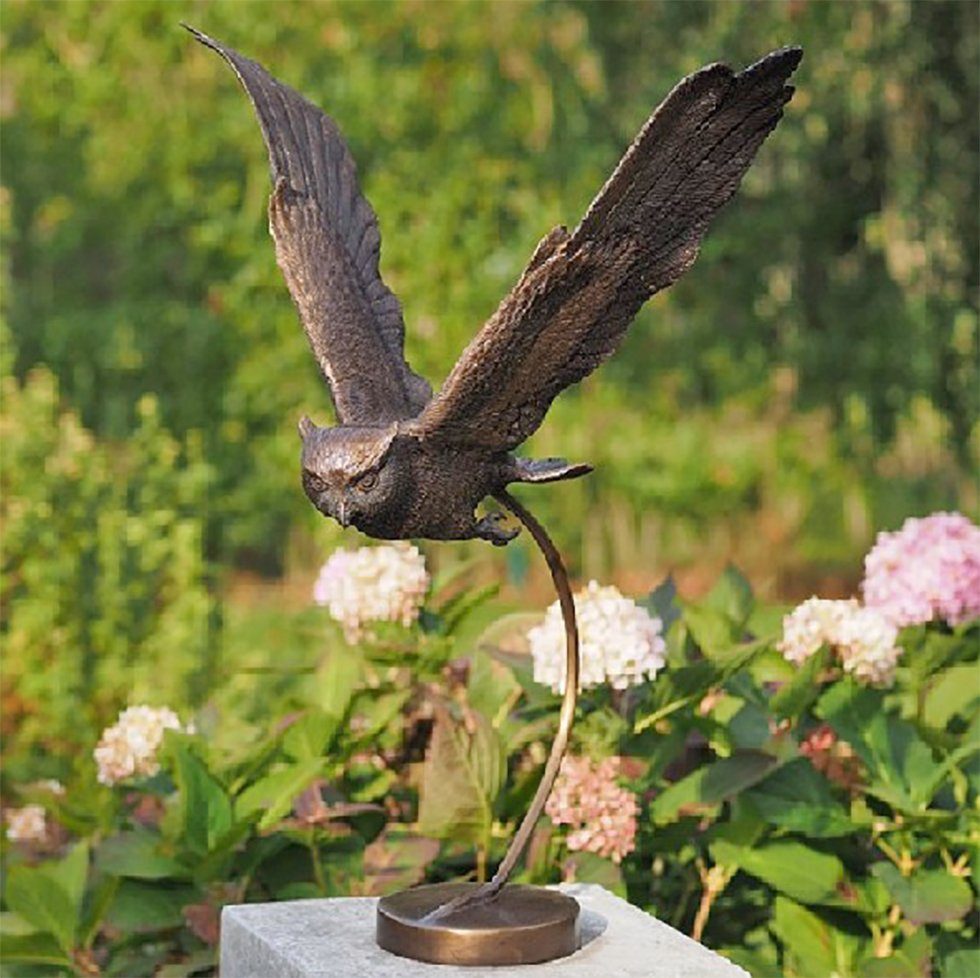 IDYL Gartenfigur IDYL Bronze-Skulptur fliegende Eule, Bronze