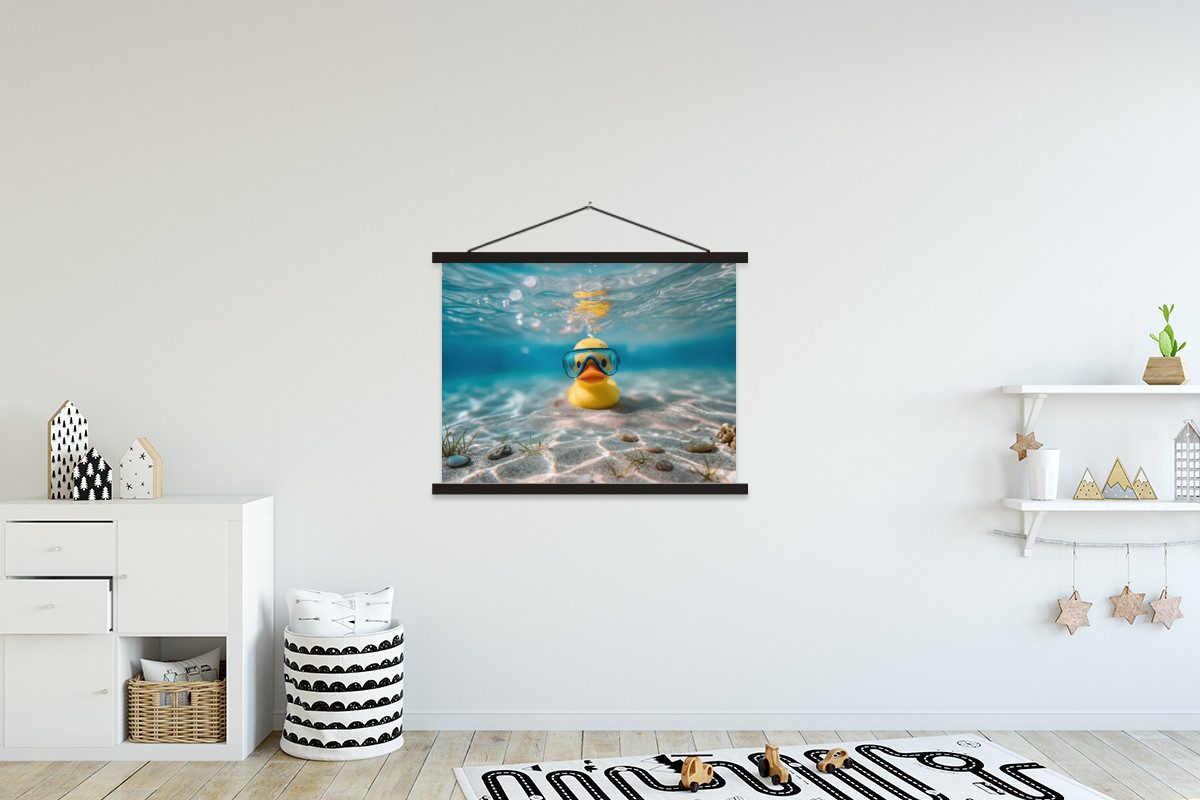 MuchoWow Poster Schwimmbrille - Ente - Wasser, (1 St), Bilderhalter, Bilderrahmen, Magnet Rahmen, Holz, 150x113 cm