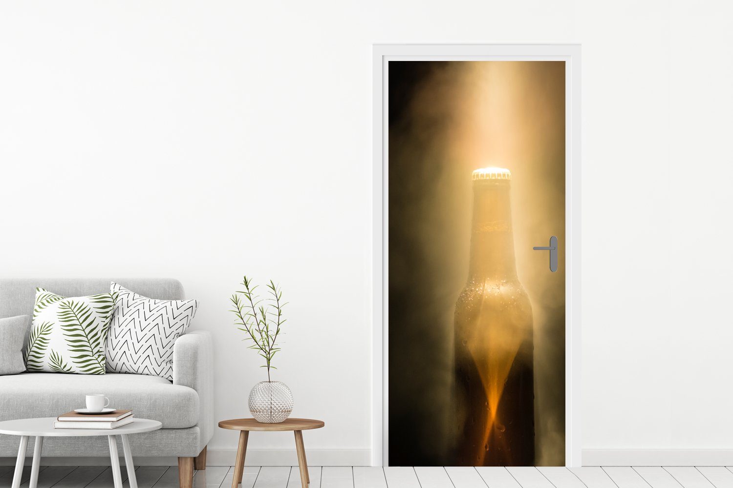Türtapete Türaufkleber, im (1 MuchoWow Fototapete bedruckt, für Tür, St), cm Bierflasche Licht, Matt, 75x205