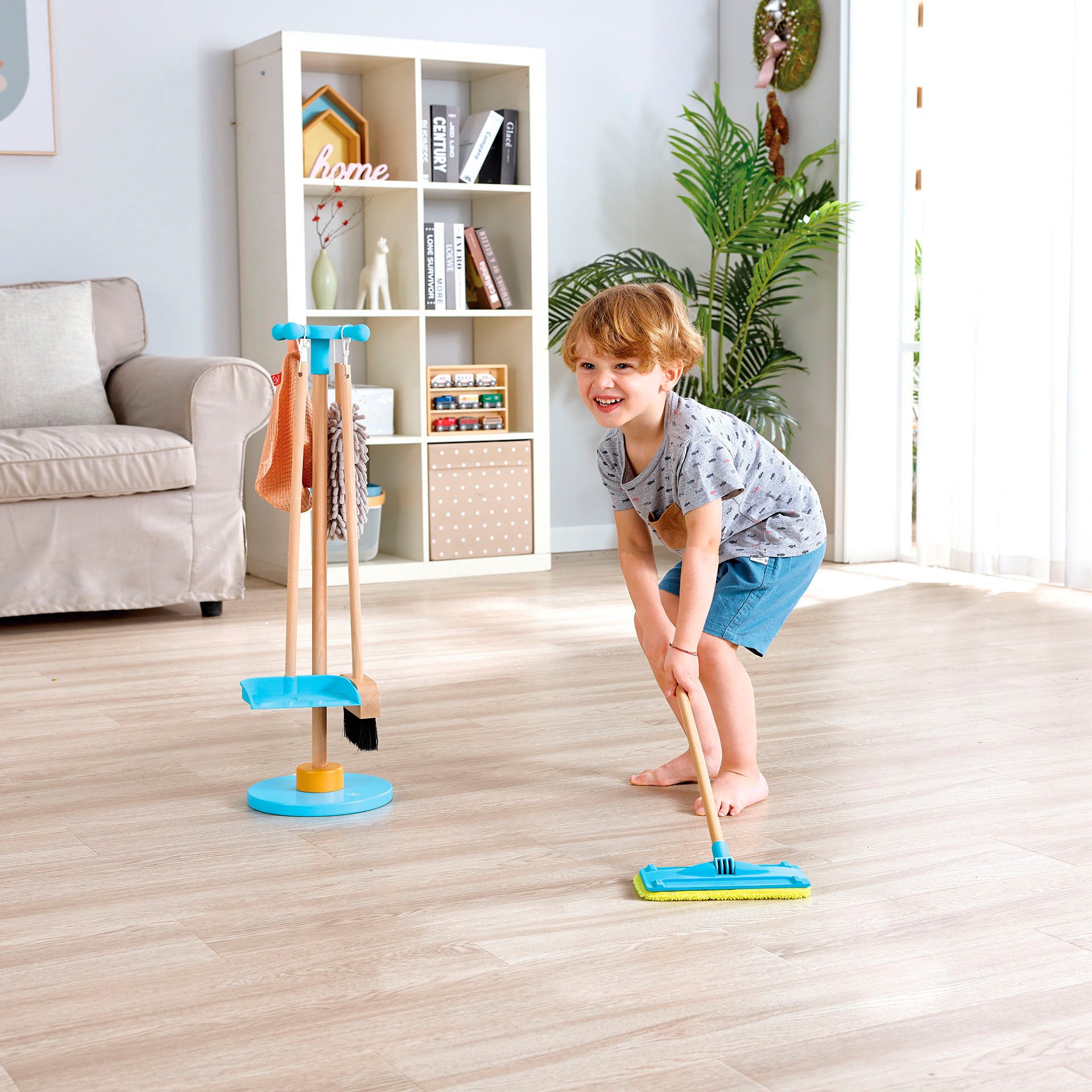 Hape Kinder-Besen Spielzeug-Putzset mit Ordnungsständer, (Set, 6-tlg) günstig online kaufen