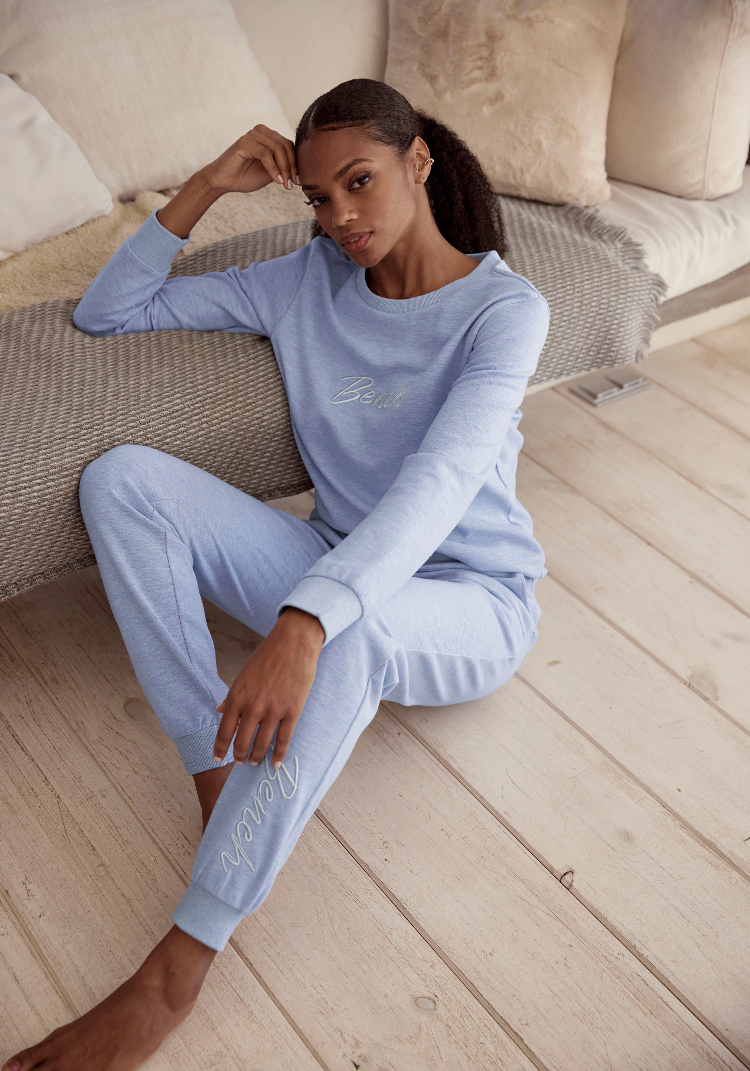 Bench. Loungewear Sweatshirt mit glänzender Logostickerei, Loungewear