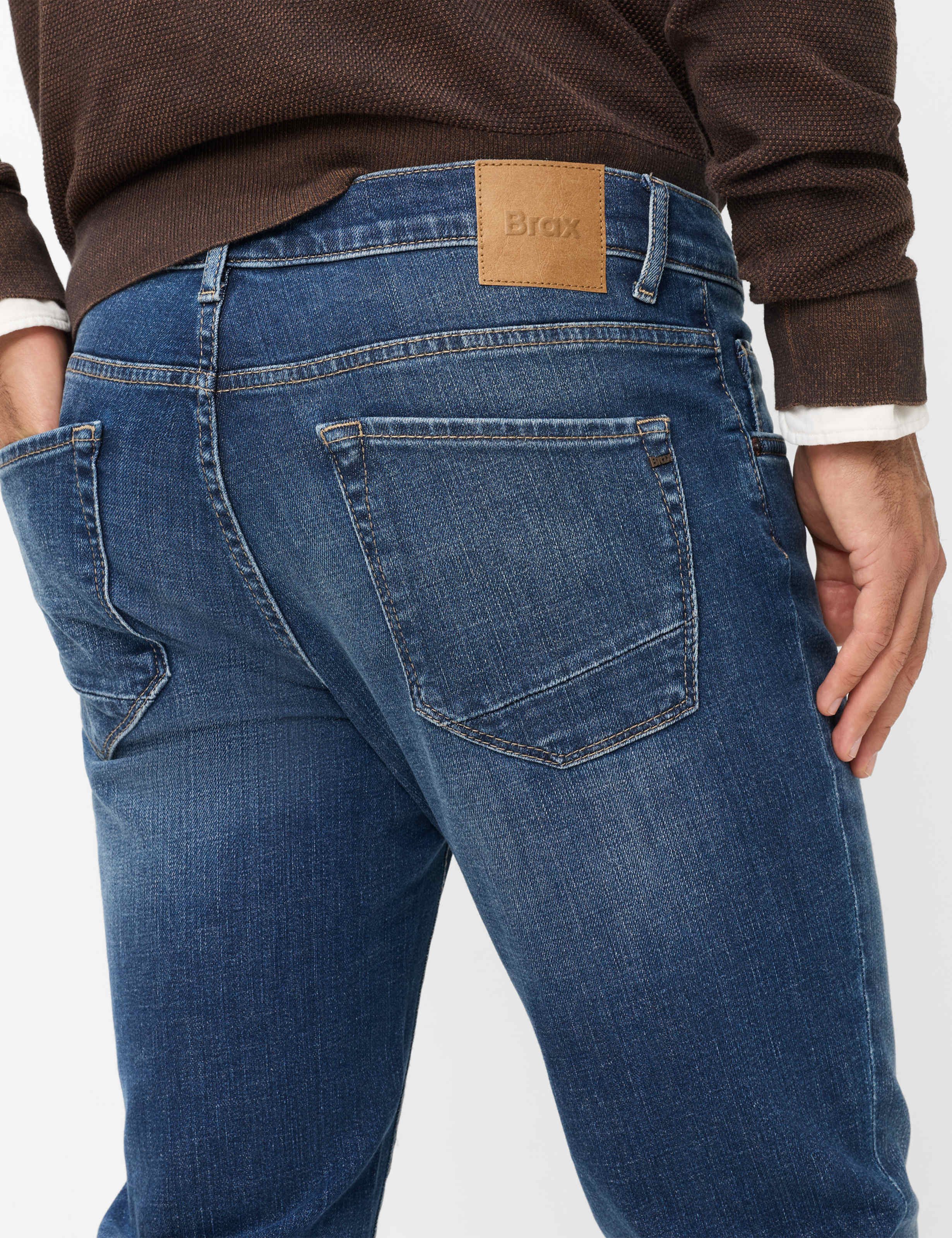 Brax 5-Pocket-Jeans Style CHUCK Denim: Five-Pocker-Jeans im Modern Fit – Bild 4 von 5