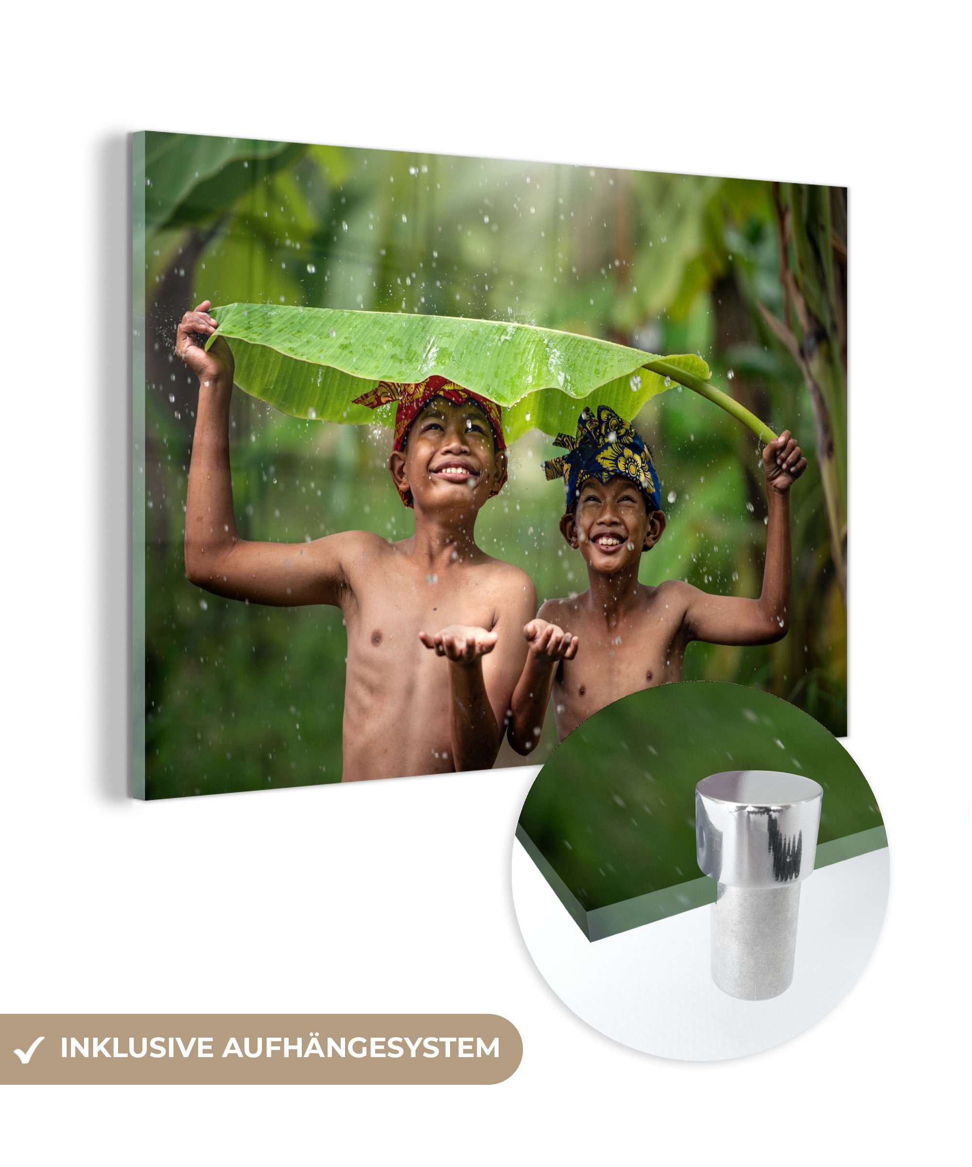 MuchoWow Acrylglasbild Zwei Jungen suchen Schutz vor dem Regen, (1 St), Acrylglasbilder Wohnzimmer & Schlafzimmer