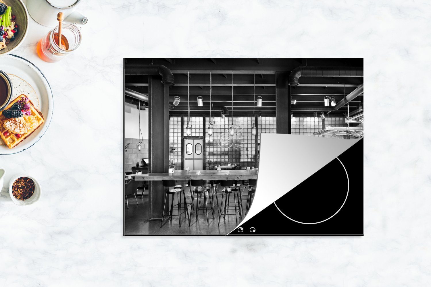 Interieur cm, Mobile Ceranfeldabdeckung 70x52 Herdblende-/Abdeckplatte Vinyl, Restaurant und Arbeitsfläche (1 mit weiß, industriellem tlg), - schwarz MuchoWow nutzbar,