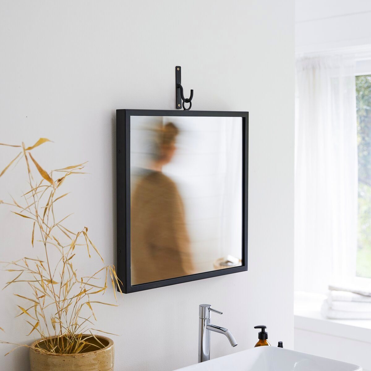 Tikamoon Spiegel Spiegel aus Metall 50x50 cm in schwarz industreill