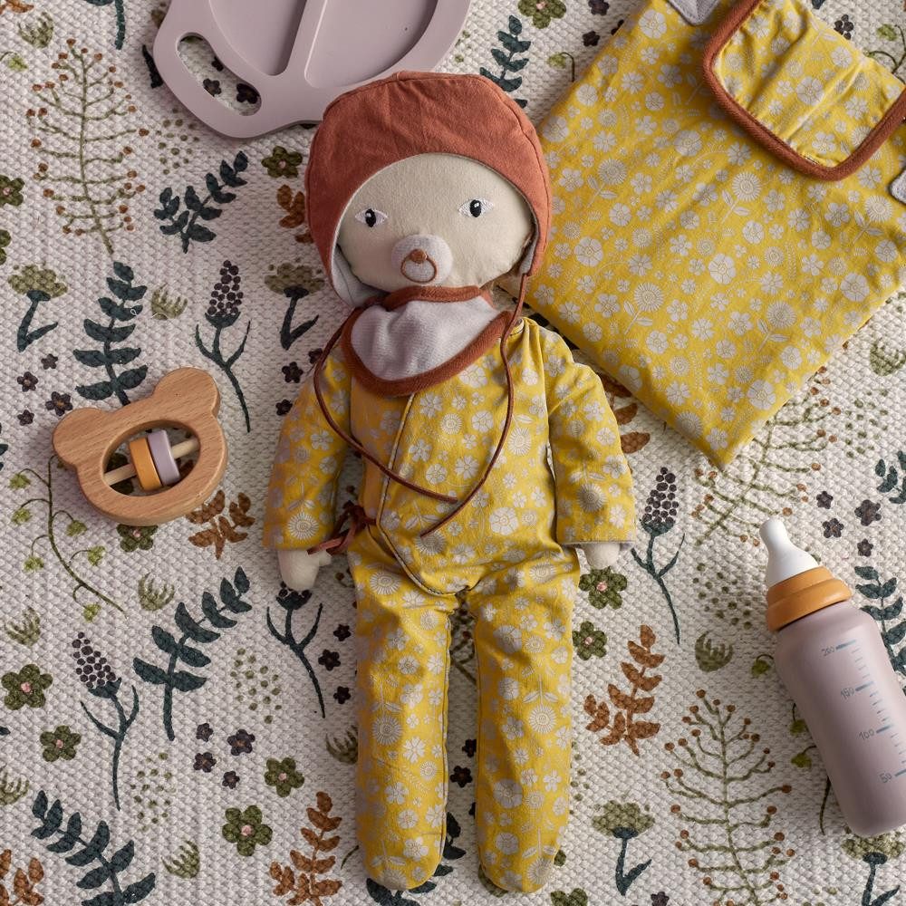 Bloomingville Puppen Accessoires-Set MINI Riina Spielset Baby für Puppen & Rollenspiel, 4‑teilig, Puppenzubehör, Babyspielset, Holzspielzeug, Holzrassel, Geschenkbox