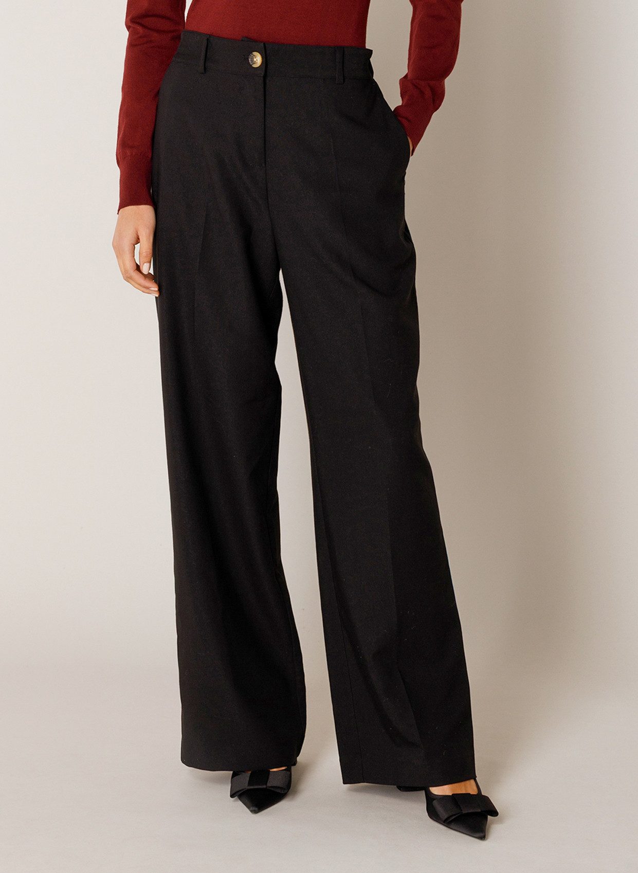 Base Level Bundfaltenhose Yuna mit Bundfalte und weitem Bein