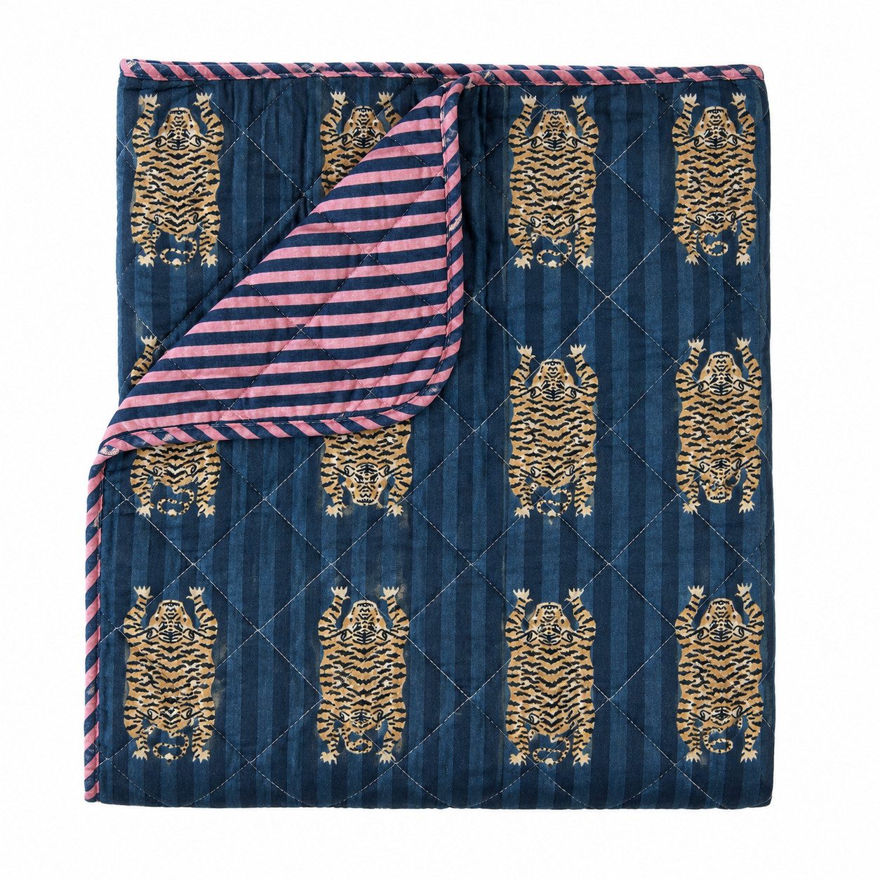 Wohndecke Big Tiger blau-pink, AU Maison, Quilt-Optik aus Baumwolle 140 × 180 cm