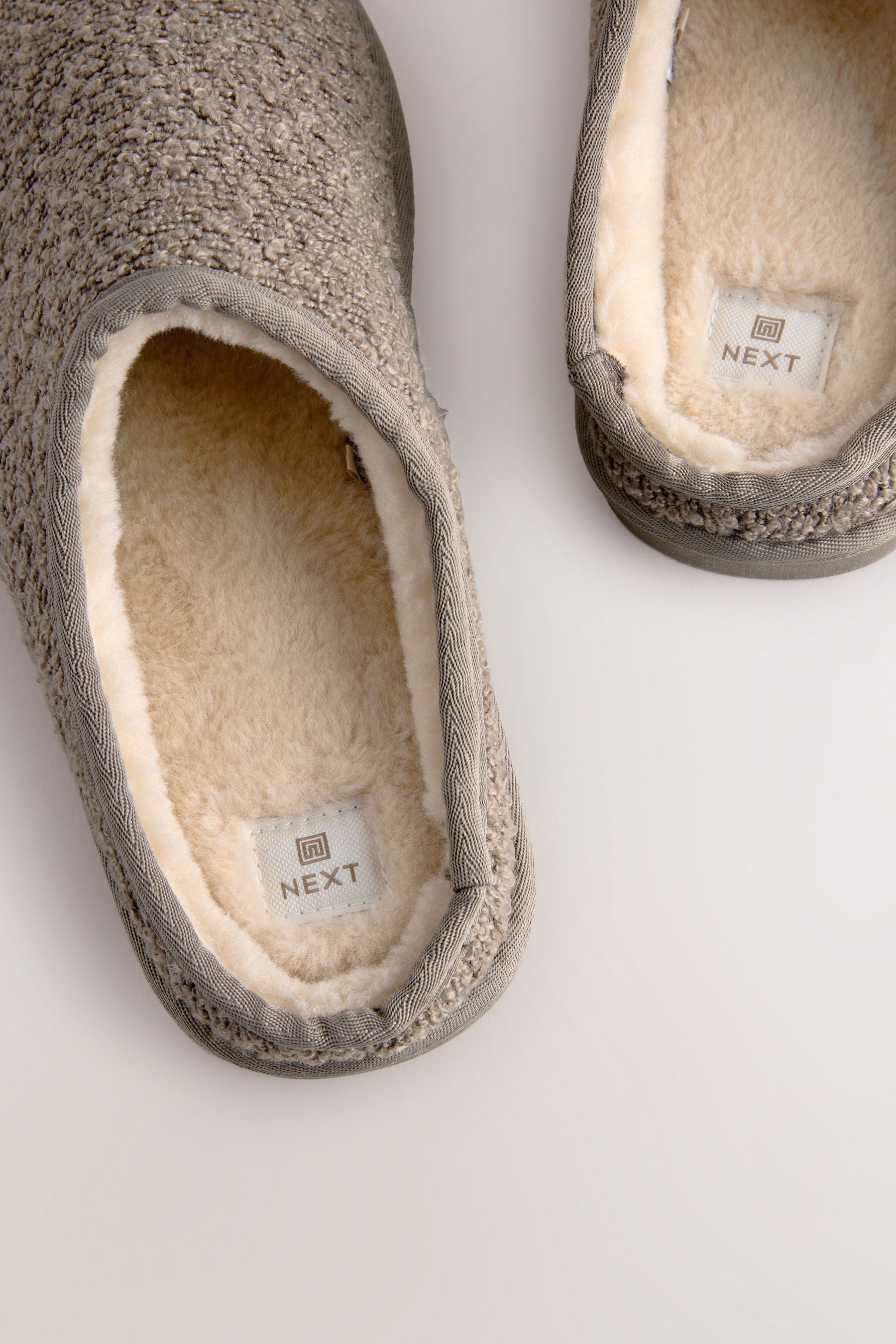 Next Strukturierte Pantoletten Hausschuh (1-tlg)