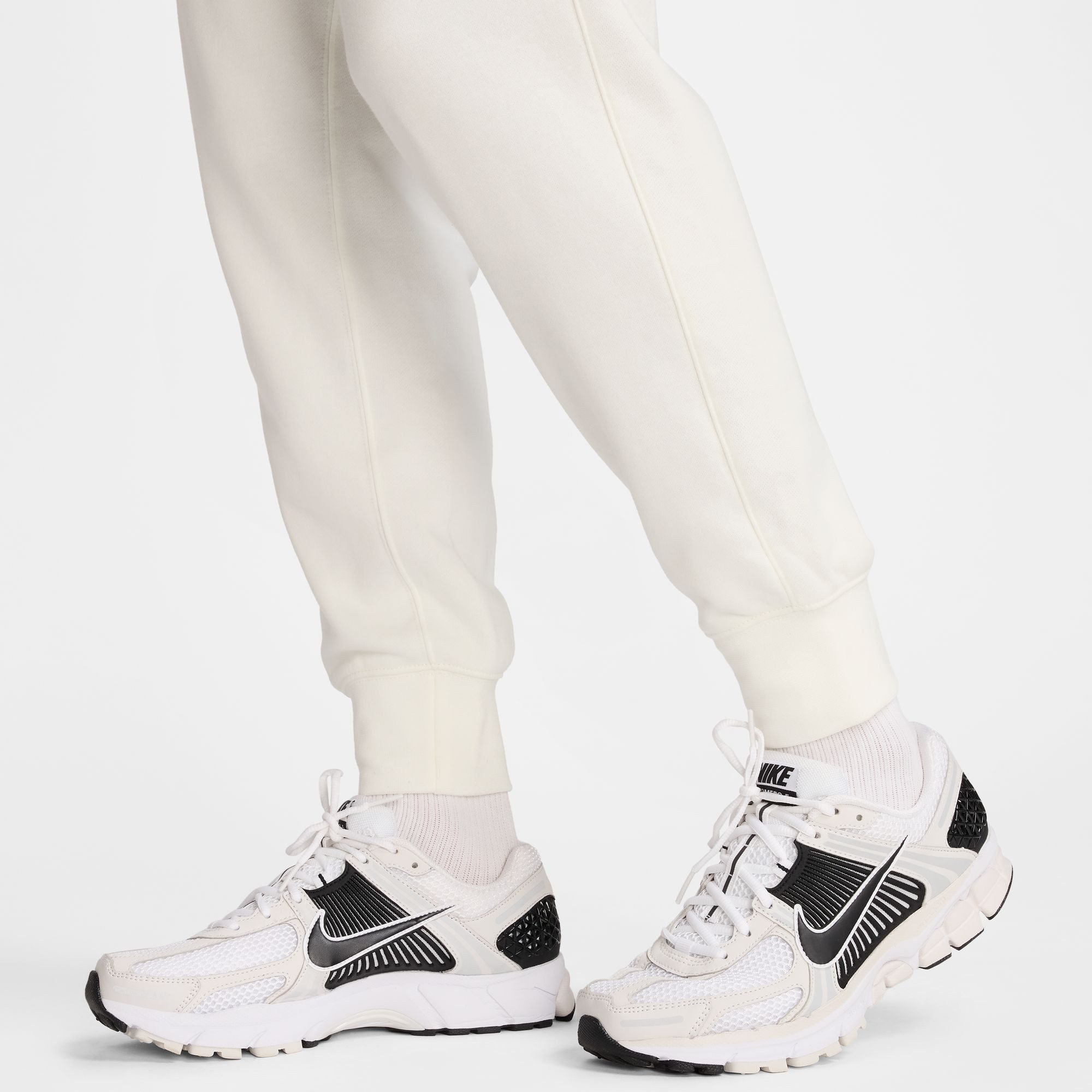 Nike Sportswear Sporthose M NK CLUB FT JOGGER mit Eingrifftaschen und Gesäßtasche mit Druckknopf
