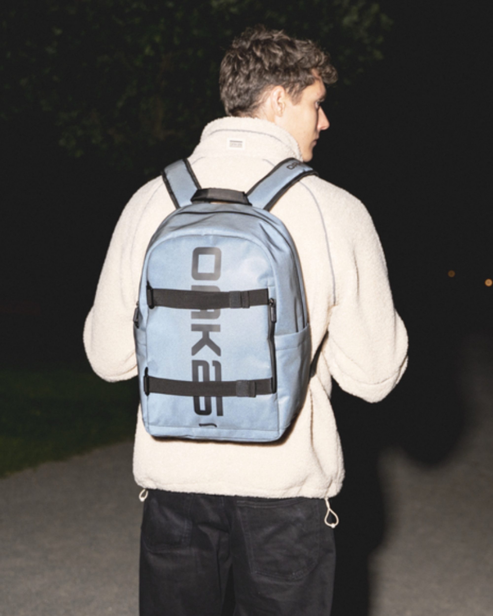 OAK25 Cityrucksack Luminite Pack Rucksack reflektierend für Alltag, (1-tlg), Tagesrucksack mit Laptopfach, wasserabweisend