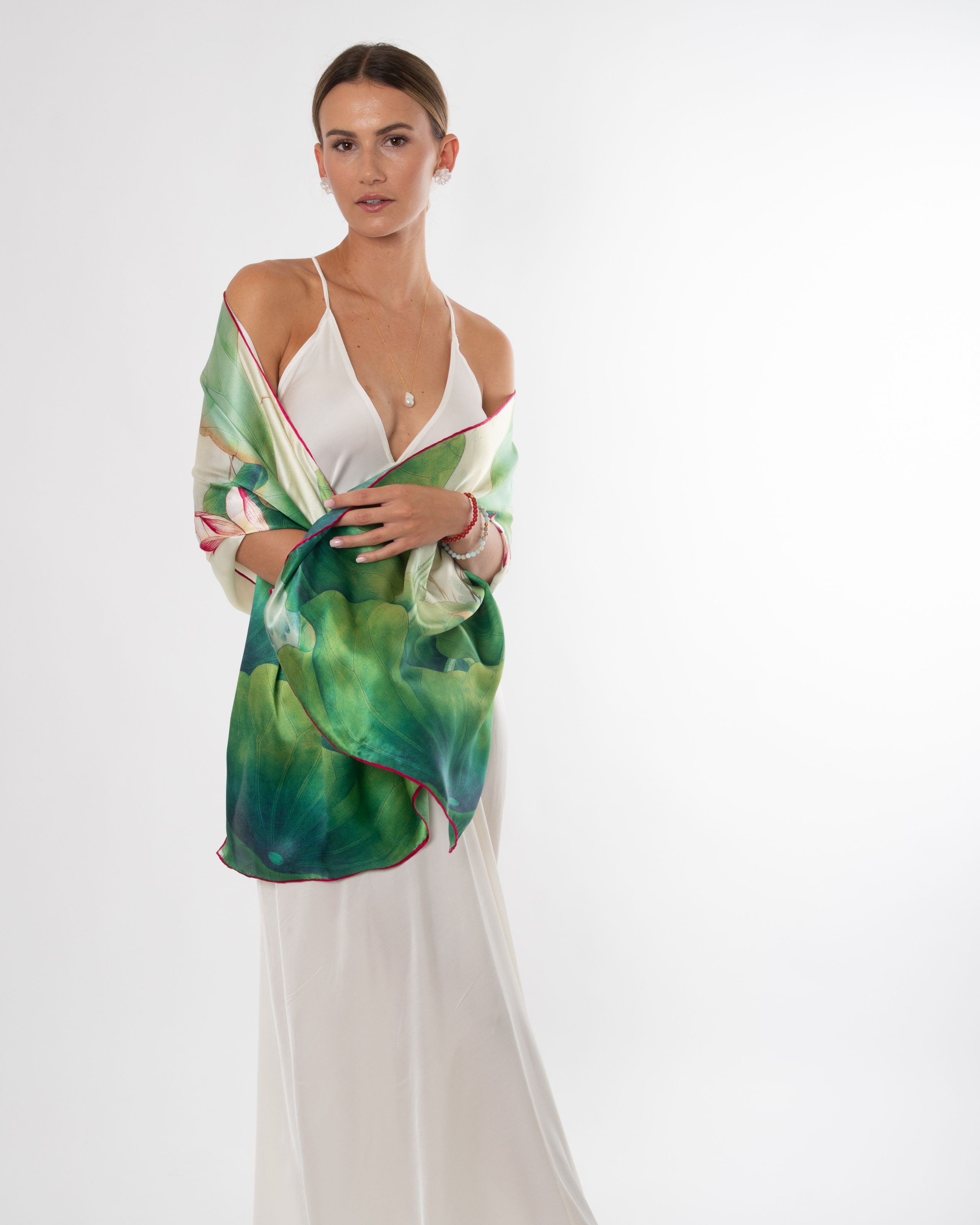 MayTree Seidenschal Lotus Rot Grün, 55 x 175 cm, leichter Damen-Schal, allj günstig online kaufen