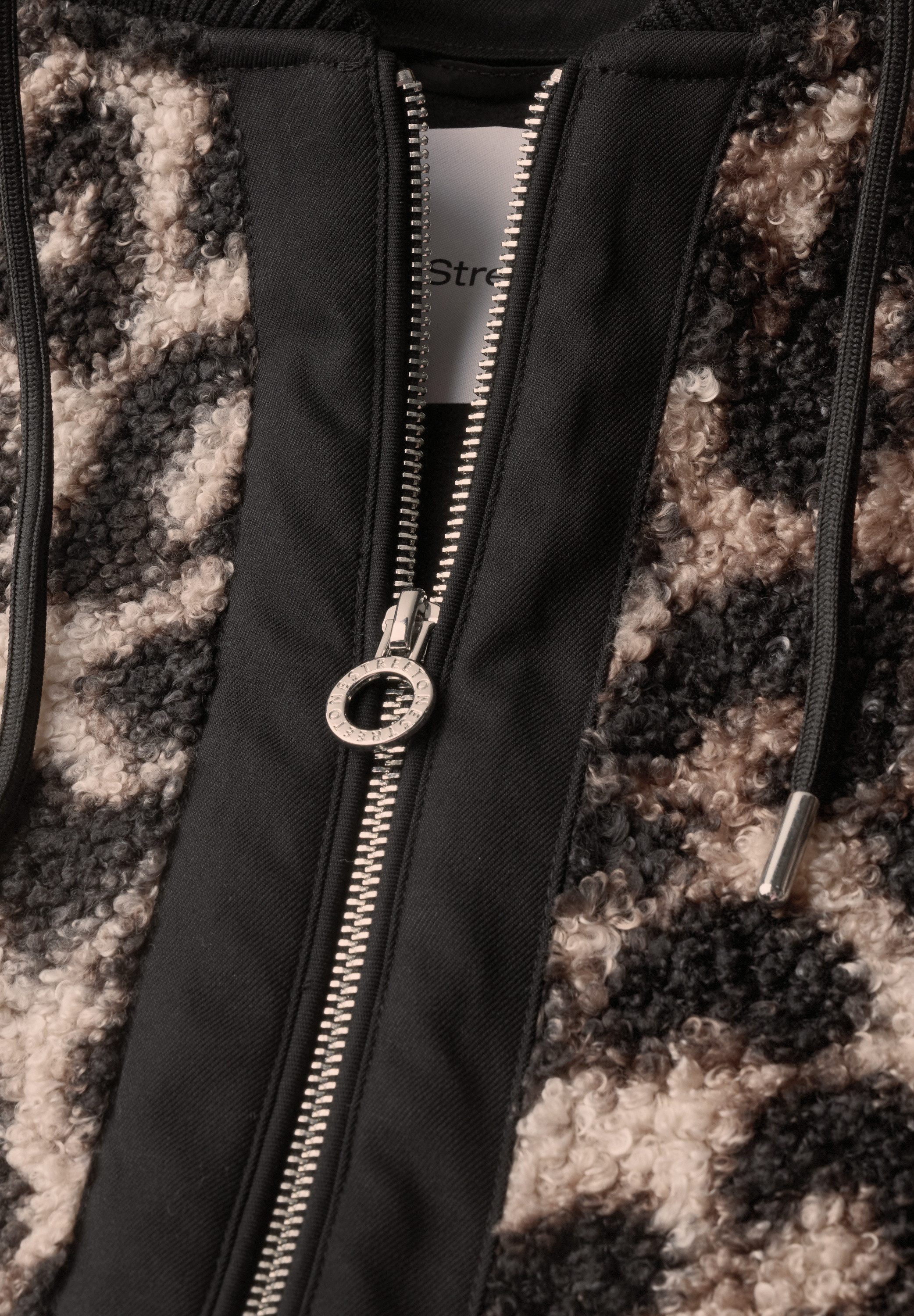 STREET ONE Fellimitatjacke mit abnehmbarer Kapuze – Bild 5 von 5