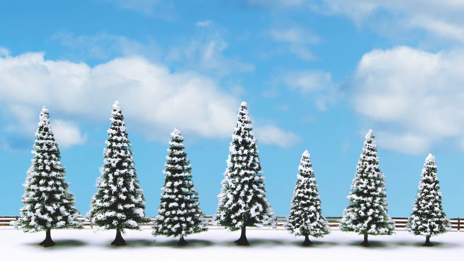 Dekobaum Schneetannen für Modelleisenbahnen, winterliche La