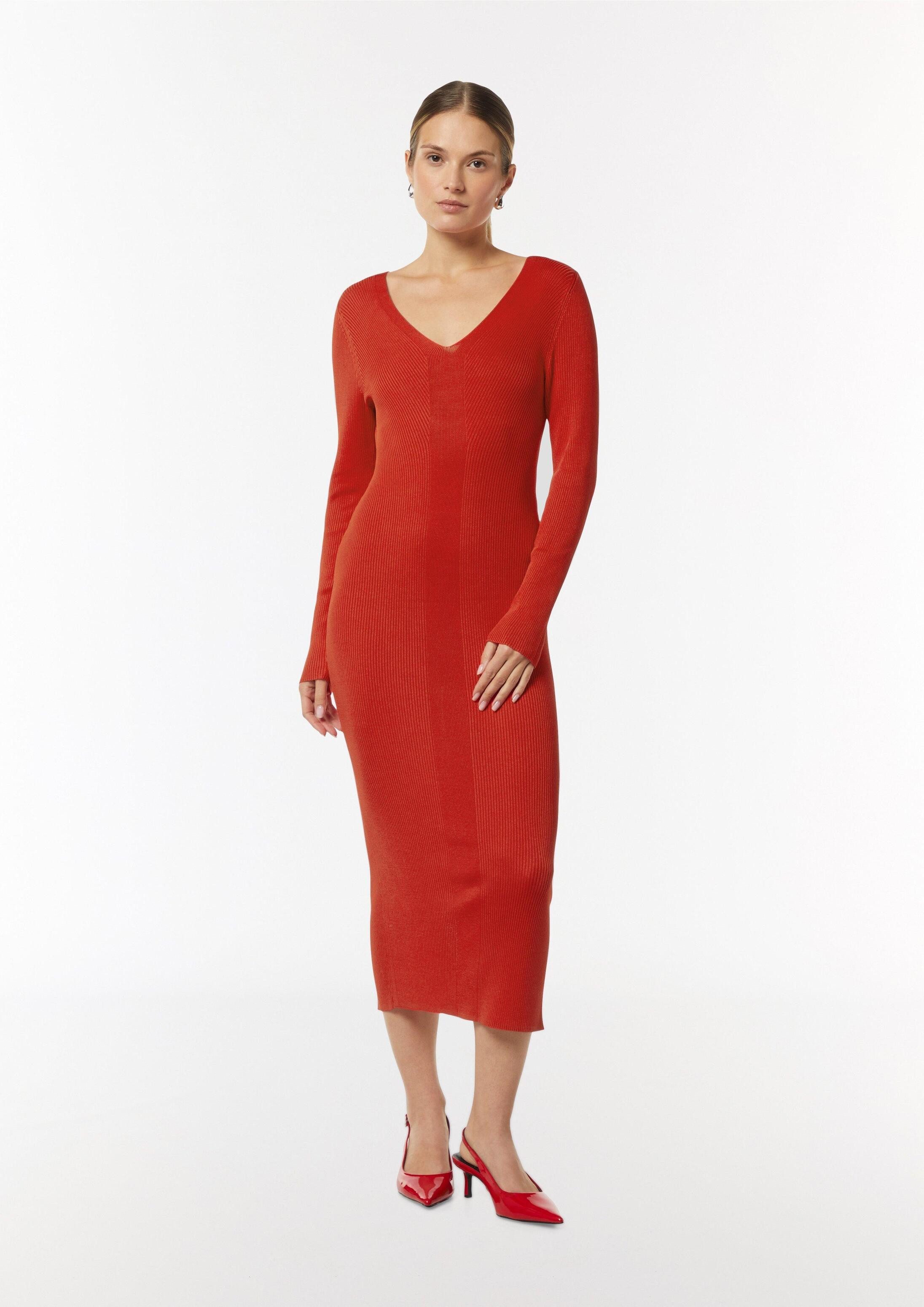 comma Maxikleid Kleid Geripptes Slim-Fit-Kleid mit V-Ausschnitt