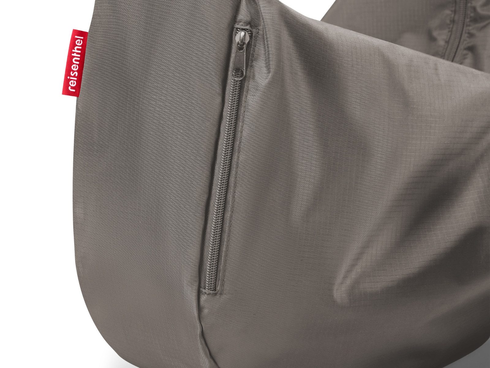REISENTHEL® Tragetasche mini maxi moonbag dark taupe – Bild 5 von 5