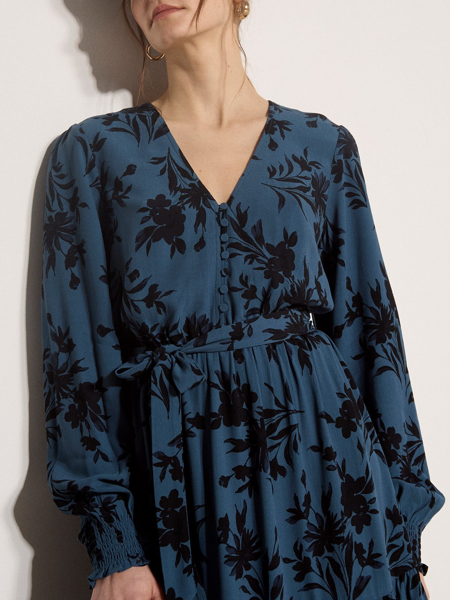 Apricot Midikleid Crêpekleid in wadenlänge (mit Stoffgürtel) mit Blumenmuster