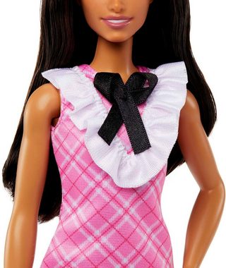 Barbie Anziehpuppe Fashionistas mit schwarzem Haar und Karokleid