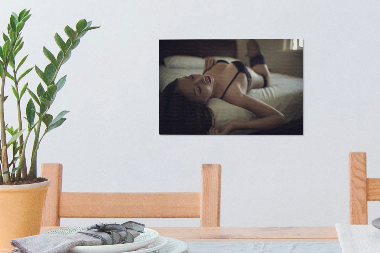 (1 Bett, St), in Wandbild Leinwandbilder, asiatische Frau im Dessous Leinwandbild Wanddeko, 30x20 cm Junge OneMillionCanvasses® Aufhängefertig,