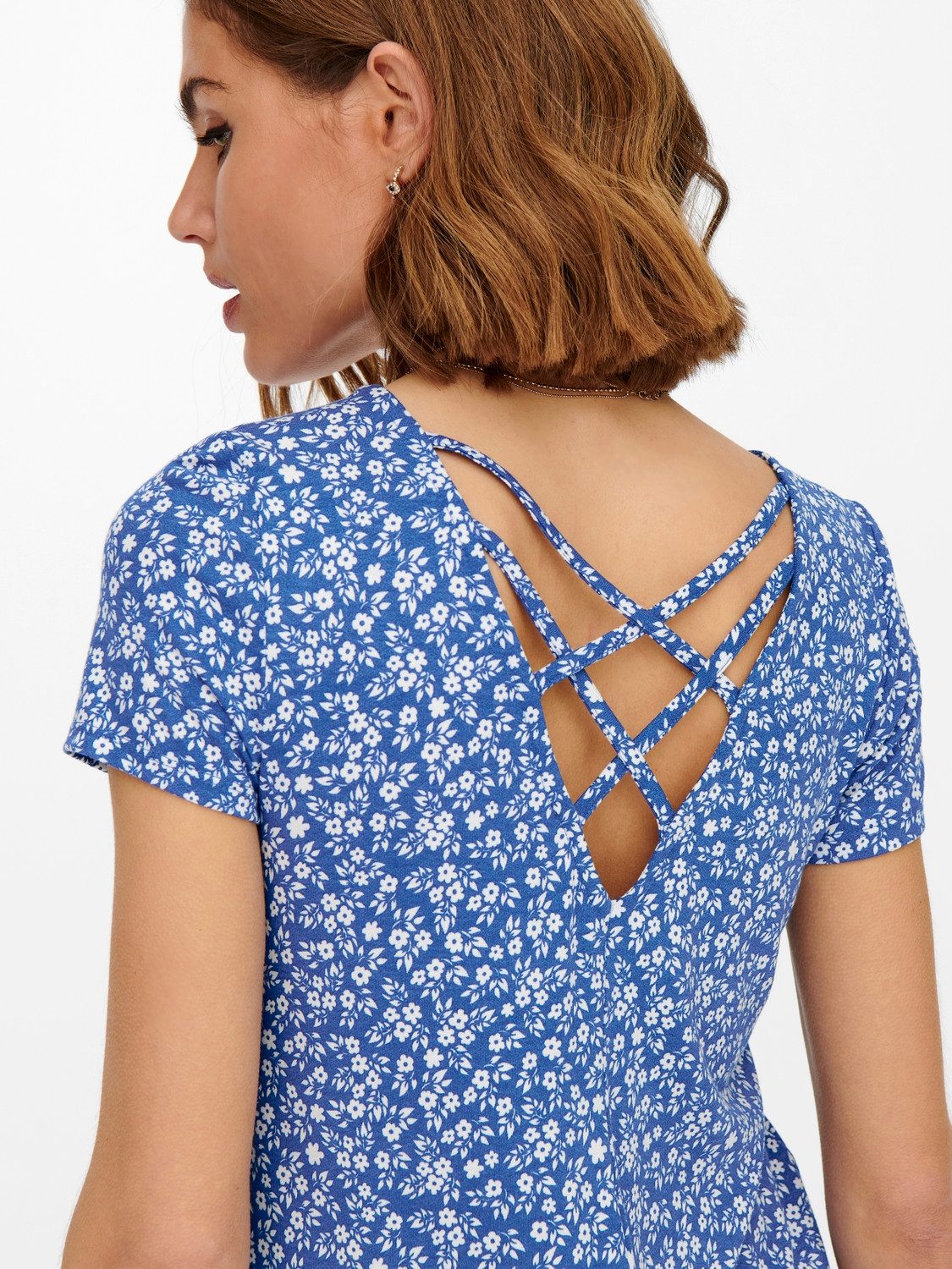 ONLY Minikleid ONLBERA BACK LACE UP S/S DRESS JRS NOOS Viskosemischung, regular fit, Rundhals