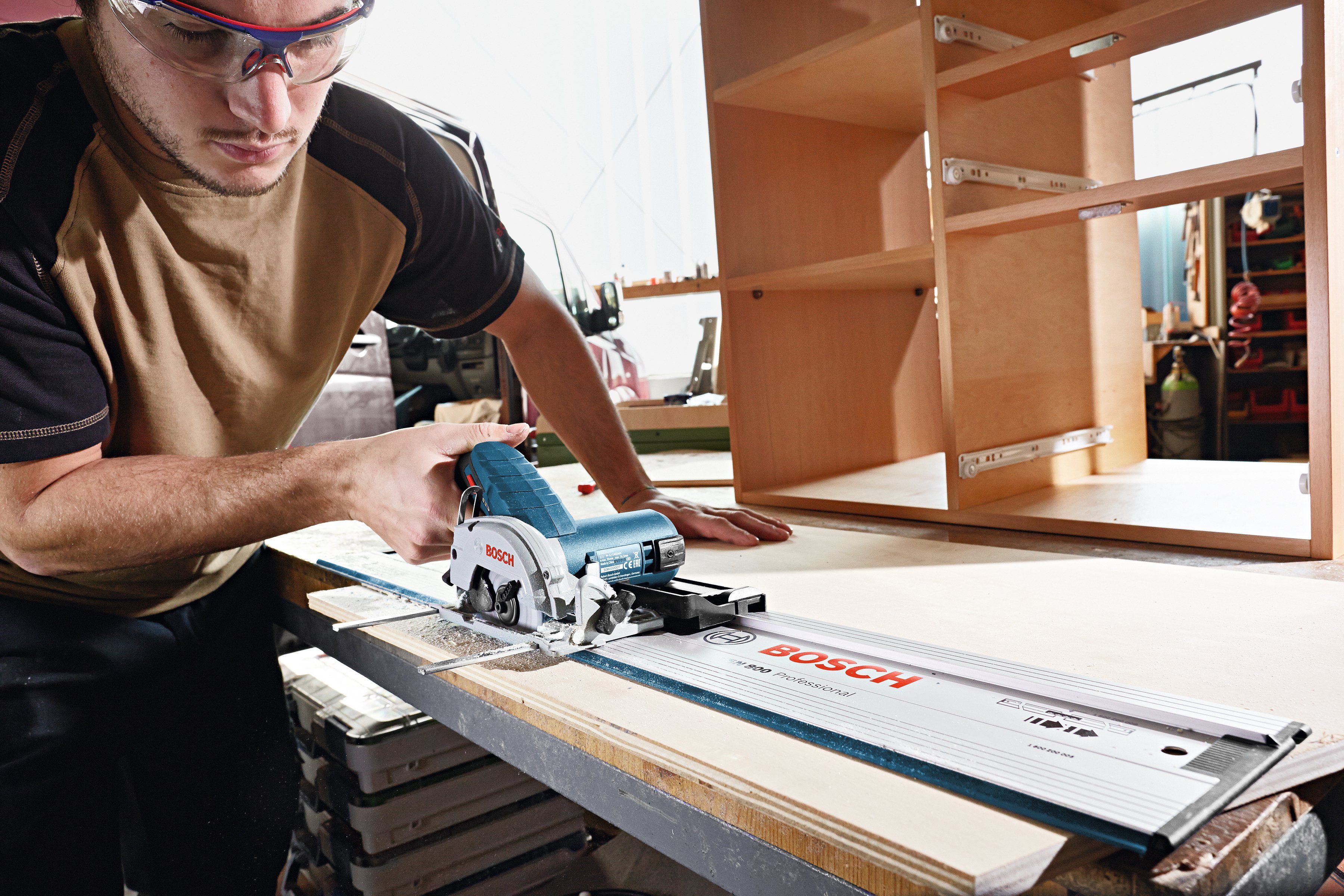 Bosch Professional Akku-Handkreissäge GKS 12V-26, Set, 12 V, 26 mm, inkl. 2 Akkus & Ladegerät – Bild 3 von 3