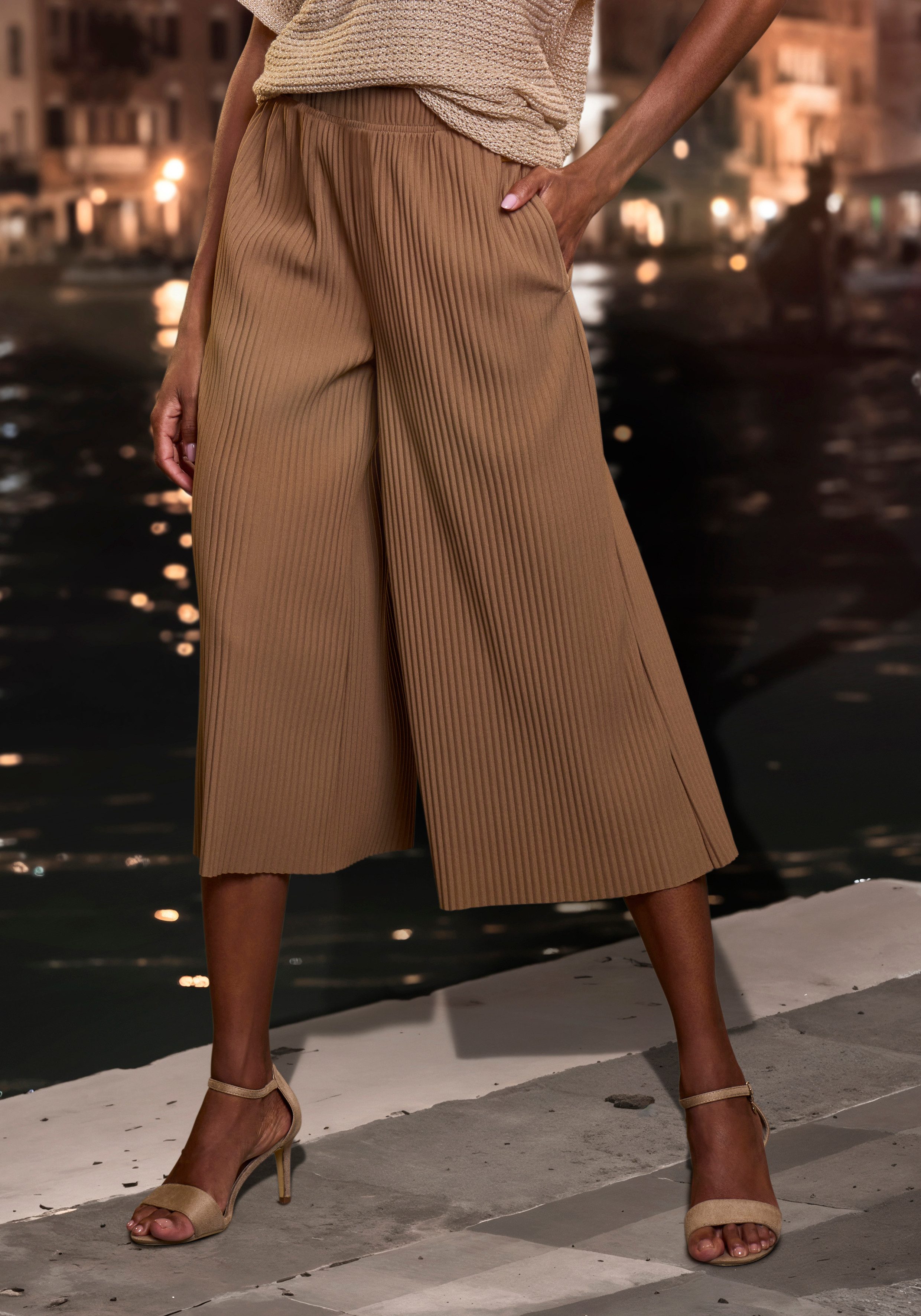 LASCANA Culotte in weiter Form mit Plisseefalten