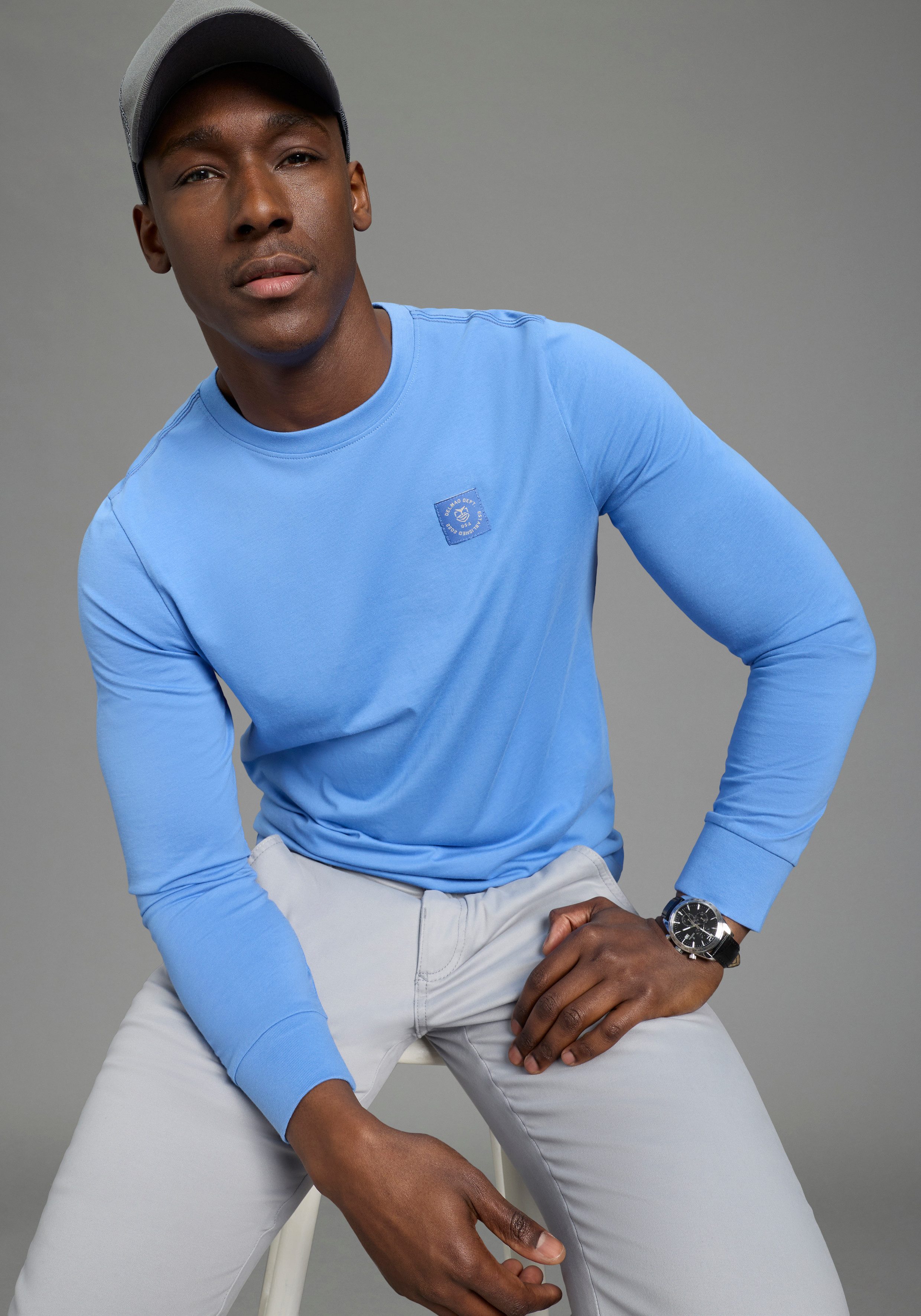 DELMAO Rundhalsshirt mit Markenlabel