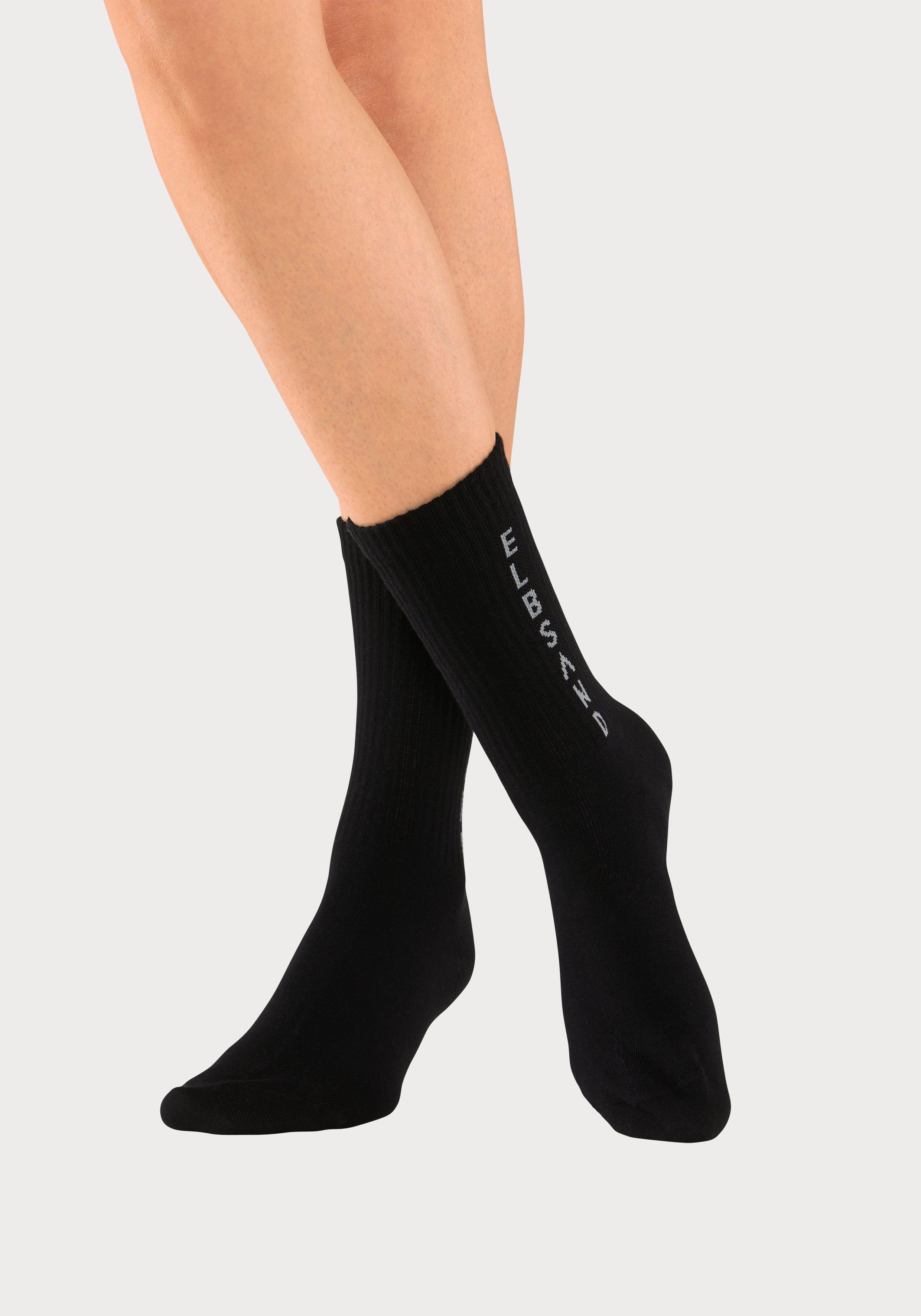 Elbsand Socken (Packung, 3-Paar) mit eingestricktem Schriftzug. € 14,99, (€ 5,00 pro 1 Paar).