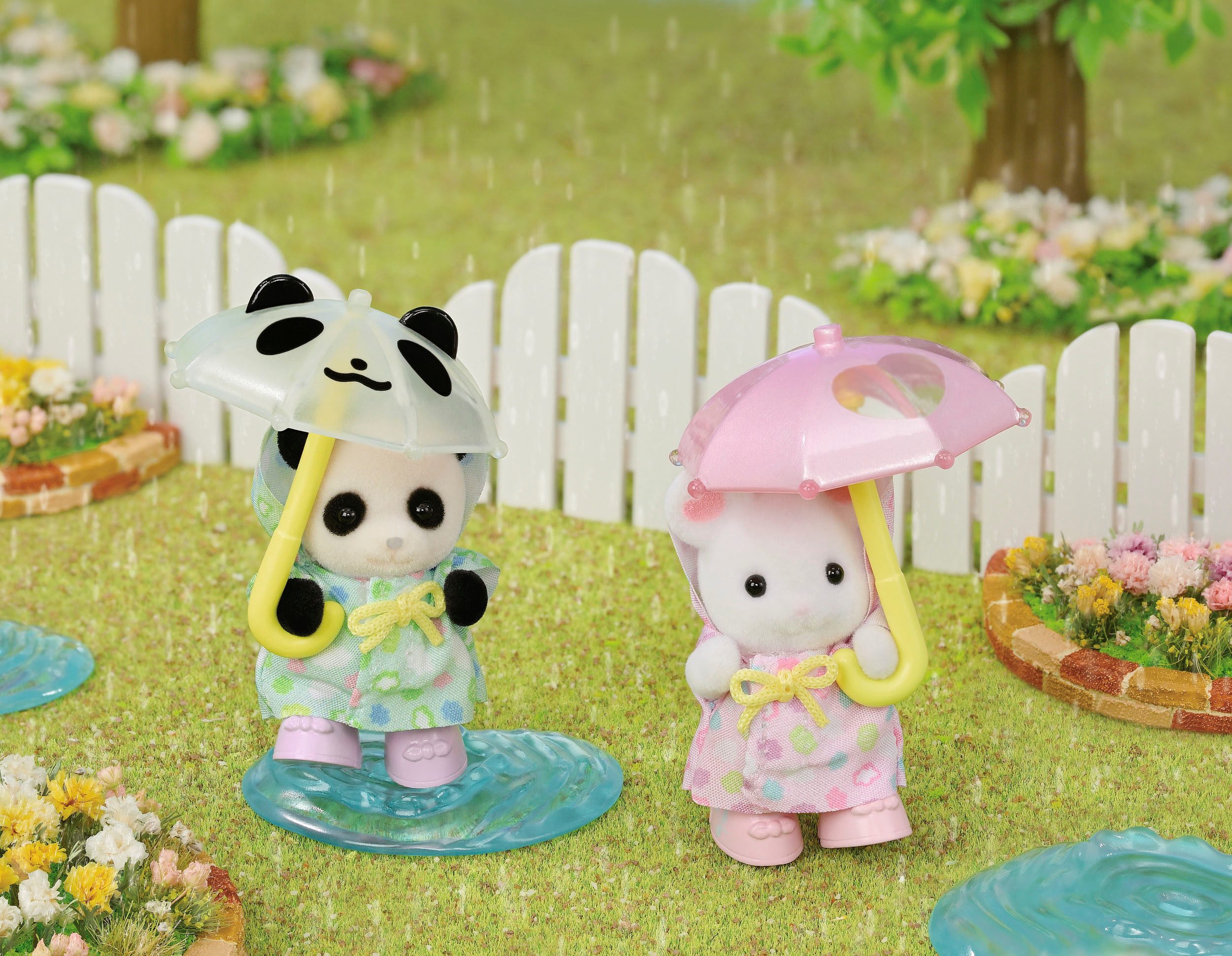 Sylvanian Families Spielfigur Erlebniskindergarten Freunde “Regenwetter” (5748) – Bild 4 von 4