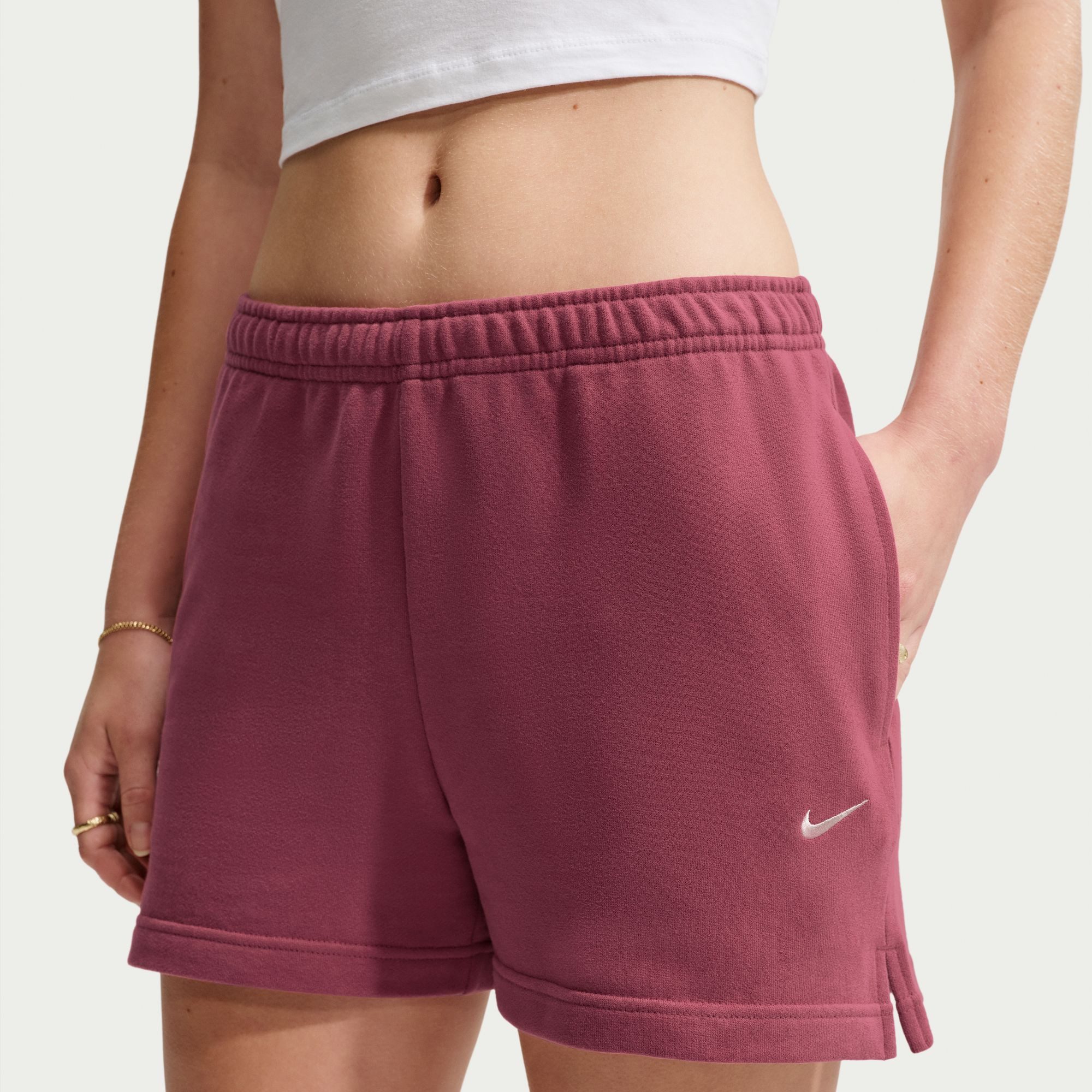 Nike Sportswear Shorts W NK STDO FLC LW MR STD 4 SHRT mit sportlichem Stil, aus Baumwolle und Polyester, lässiger Schnitt