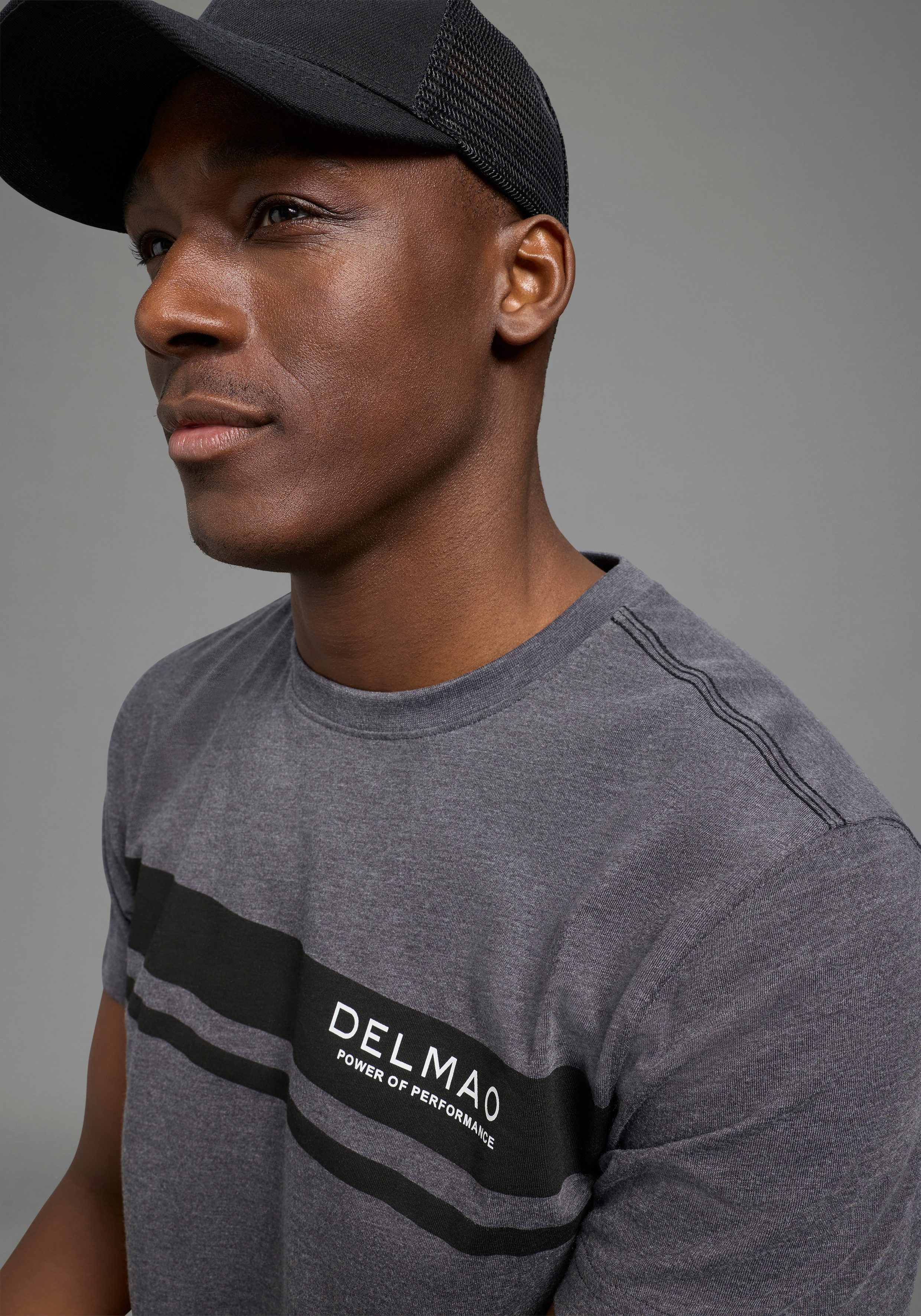 DELMAO Rundhalsshirt Neue Kollektion! Kurzarm, mit Rundhalsausschnitt, normale Passform, Casual-Stil