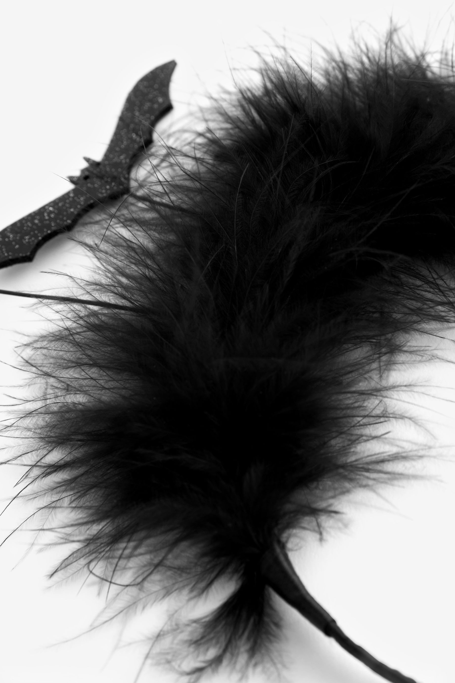 Haarreif Mit Glitzer-Fledermäusen – Schwarzer Reif, Federn & Flauschiges Detail, Halloween-Deko & Accessoire