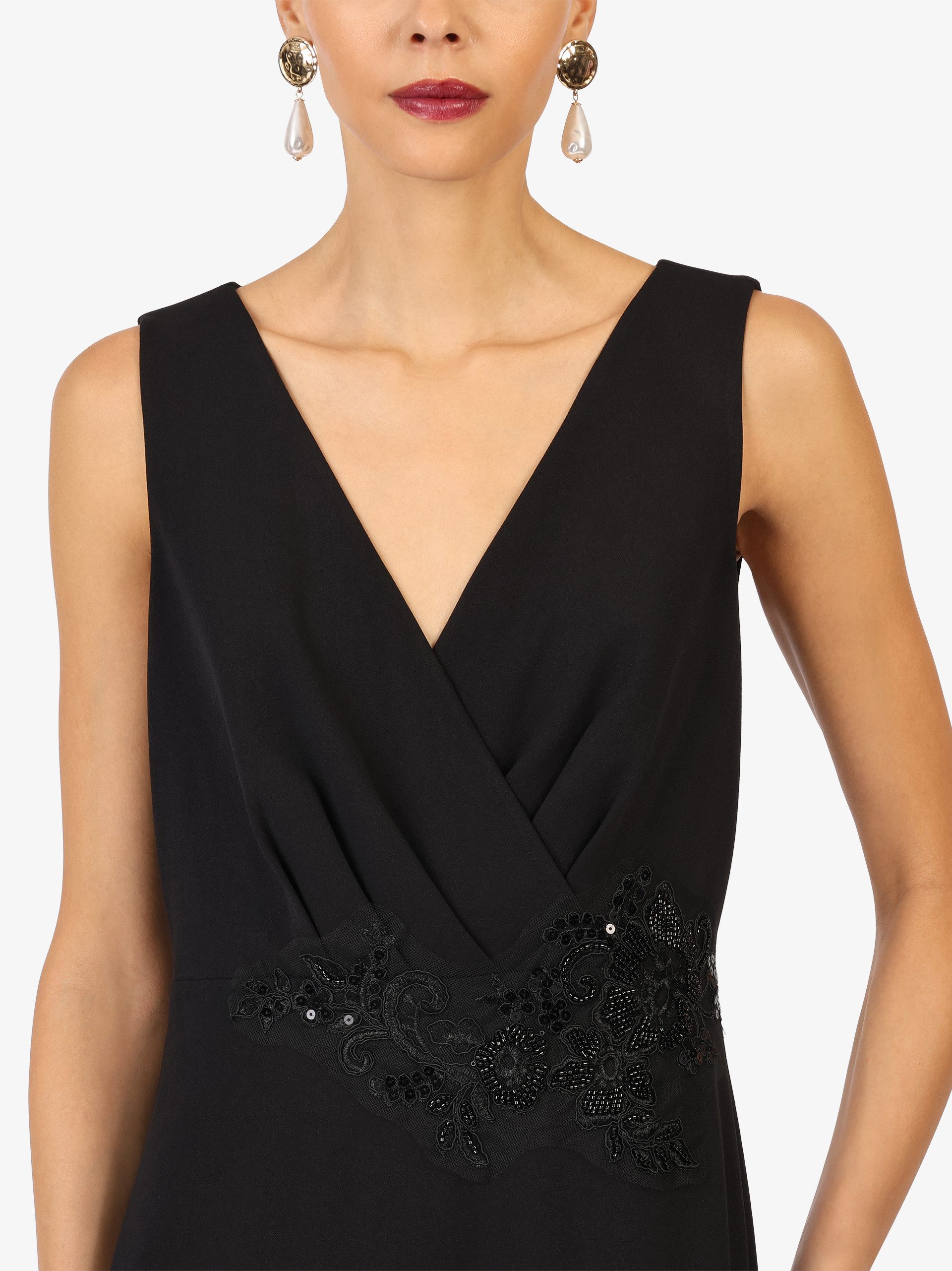 Kraimod Abendkleid mit Wickeloptik und Stickdetails