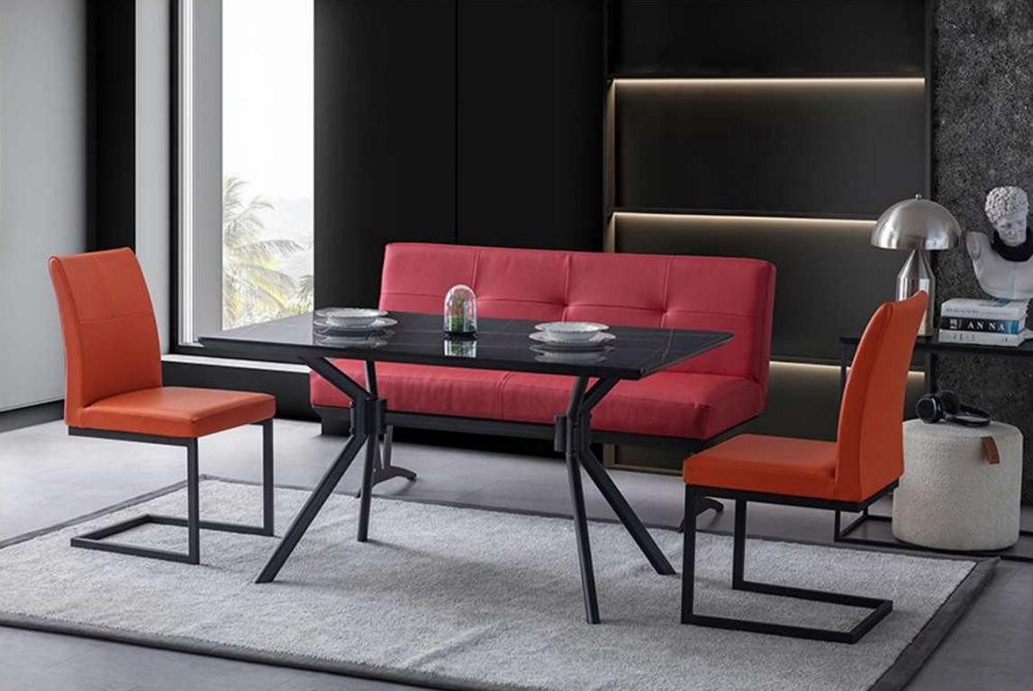 Essgruppe Schwarzer Tisch mit Kunstlederstühlen und Bank in modernem Design