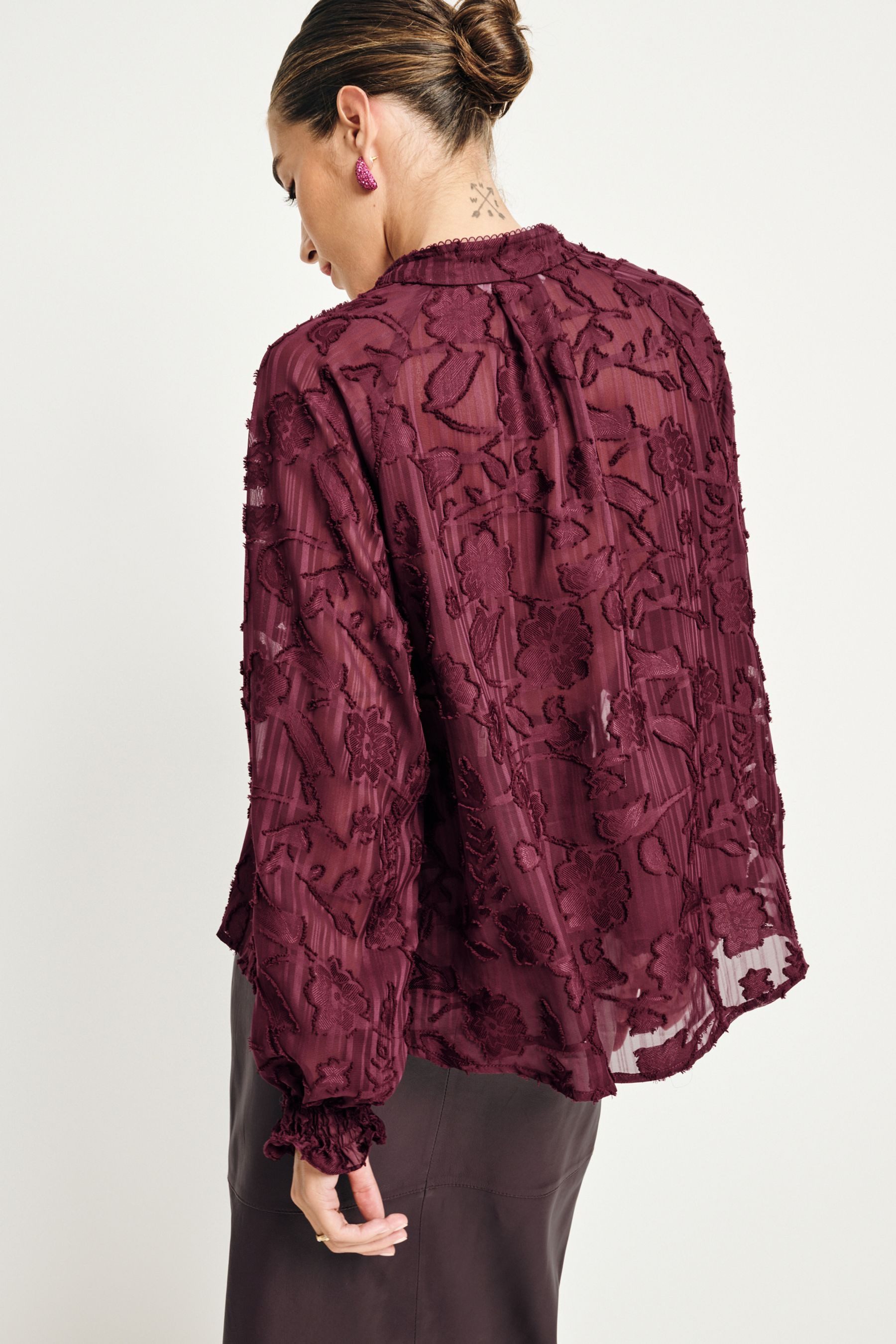Next Langarmbluse Langärmelige Jacquardbluse mit Bindeausschnitt günstig online kaufen