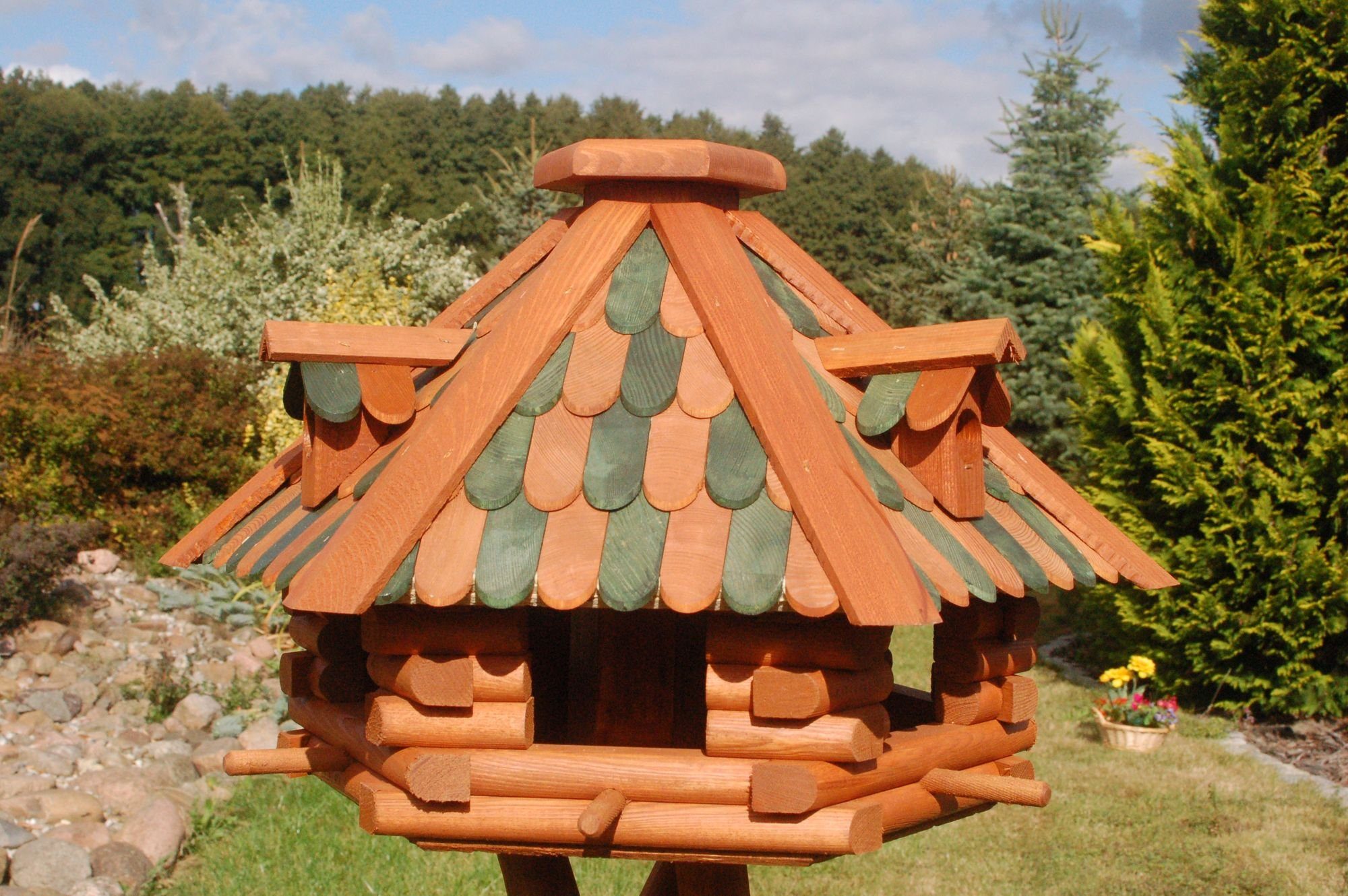 DSH DEKO SHOP HANNUSCH Vogelhaus Vogelhaus mit Holzschindeln und Gauben, wahlweise mit Solarbeleuchtung V13 braun-grün mit Solar