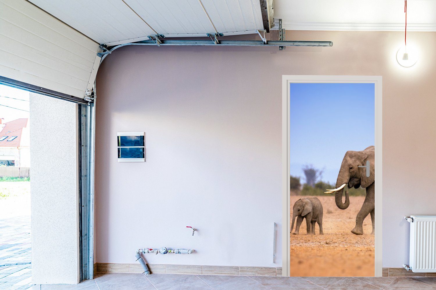 Baby in MuchoWow bedruckt, für Elefantenfamilie St), Türaufkleber, Matt, Tür, 75x205 Fototapete Kenia, (1 mit ihrem cm Türtapete
