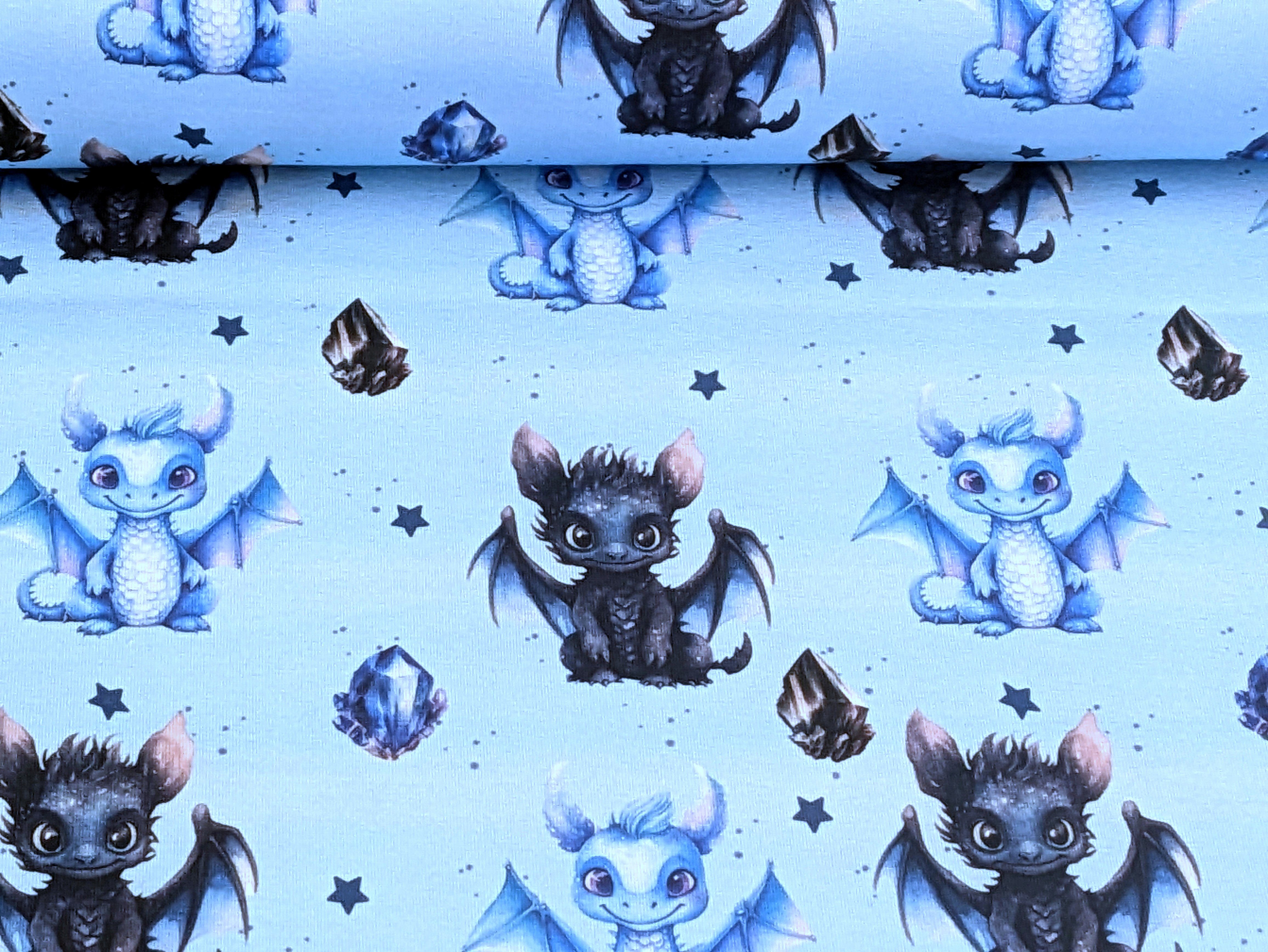 Thumbnail - Corileo Stoff EP Bio Baumwolljersey Kristall Drachen auf Blau Stoff