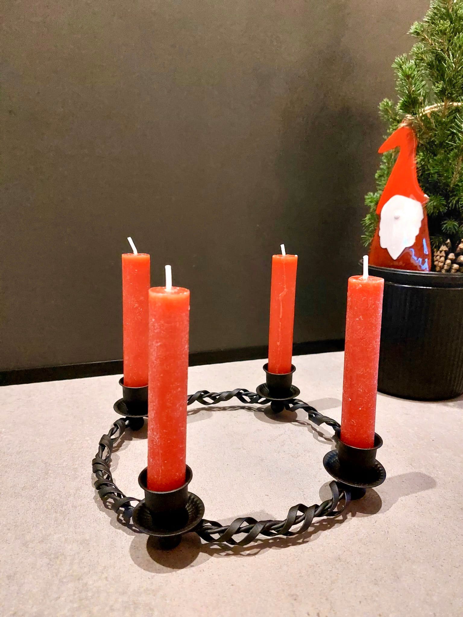 Vosteen Adventskranz Dekokranz mit 4 roten Kerzen ganzjährig vintage schwarz Metall, lange Brenndauer von ca. 5 Stunden