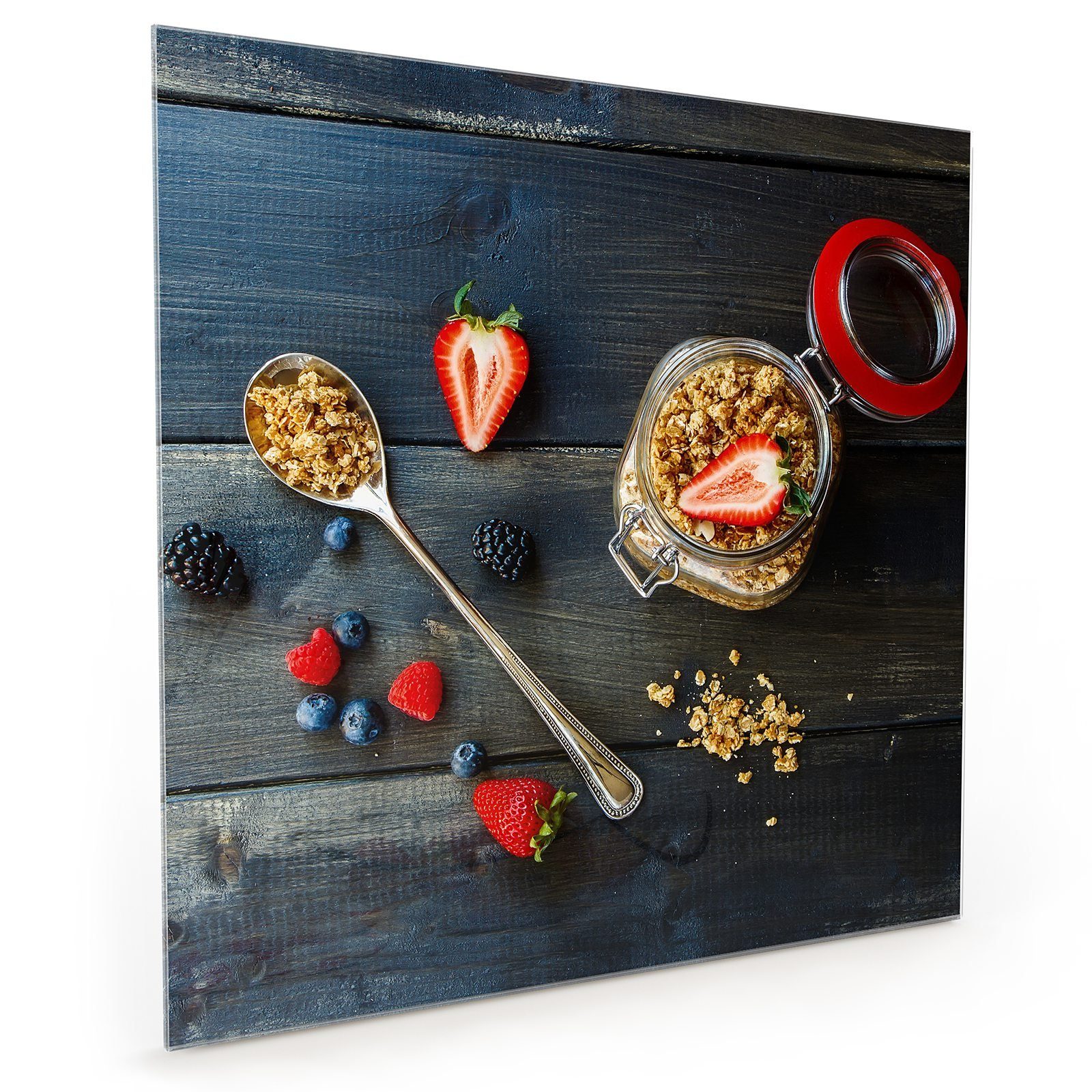 Primedeco Küchenrückwand Küchenrückwand Spritzschutz Glas mit Motiv Granola und Erdbeeren