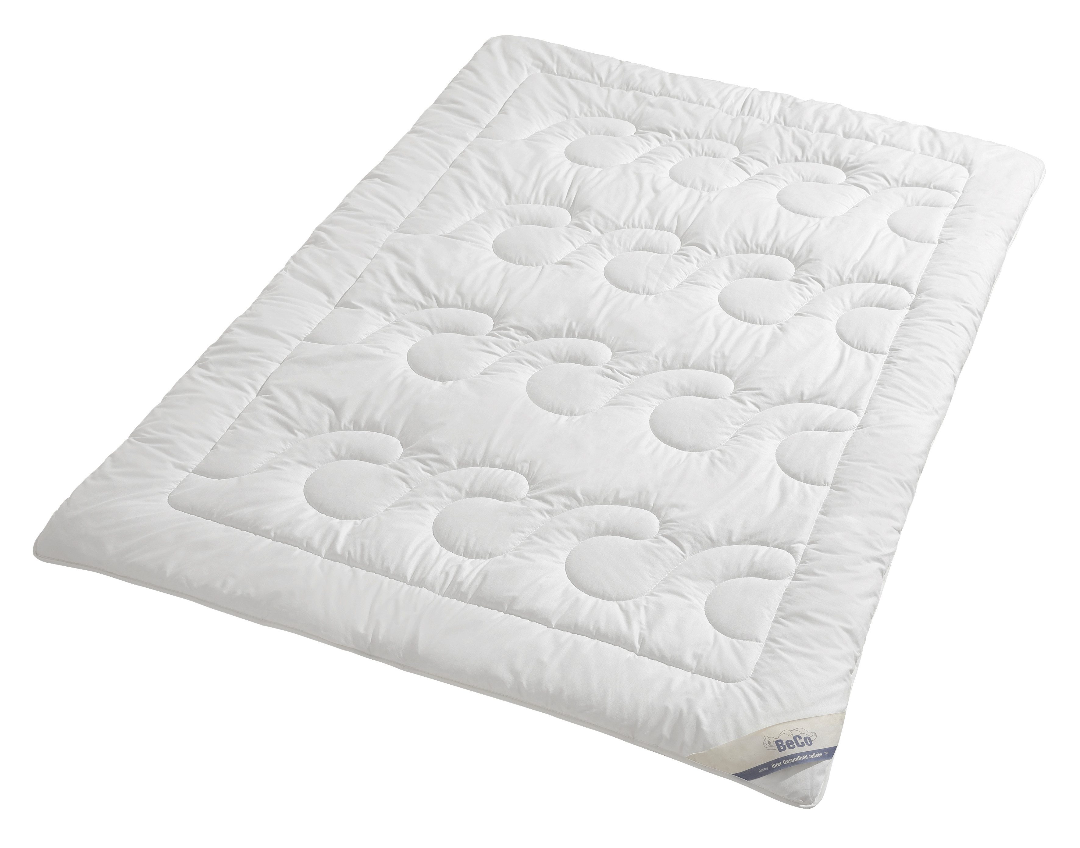 Beco Kunstfaserbettdecke Aerelle™ Blue "Gold" NEUHEIT Bettdecke, Füllung: recycelte Polyesterfaser, Bezug: KbA-Bio-Baumwoll-Perkal, Hausstauballergiker geeignet. Reduzierter Preis € 65,56. Unverbindliche Preisempfehlung € 139,90