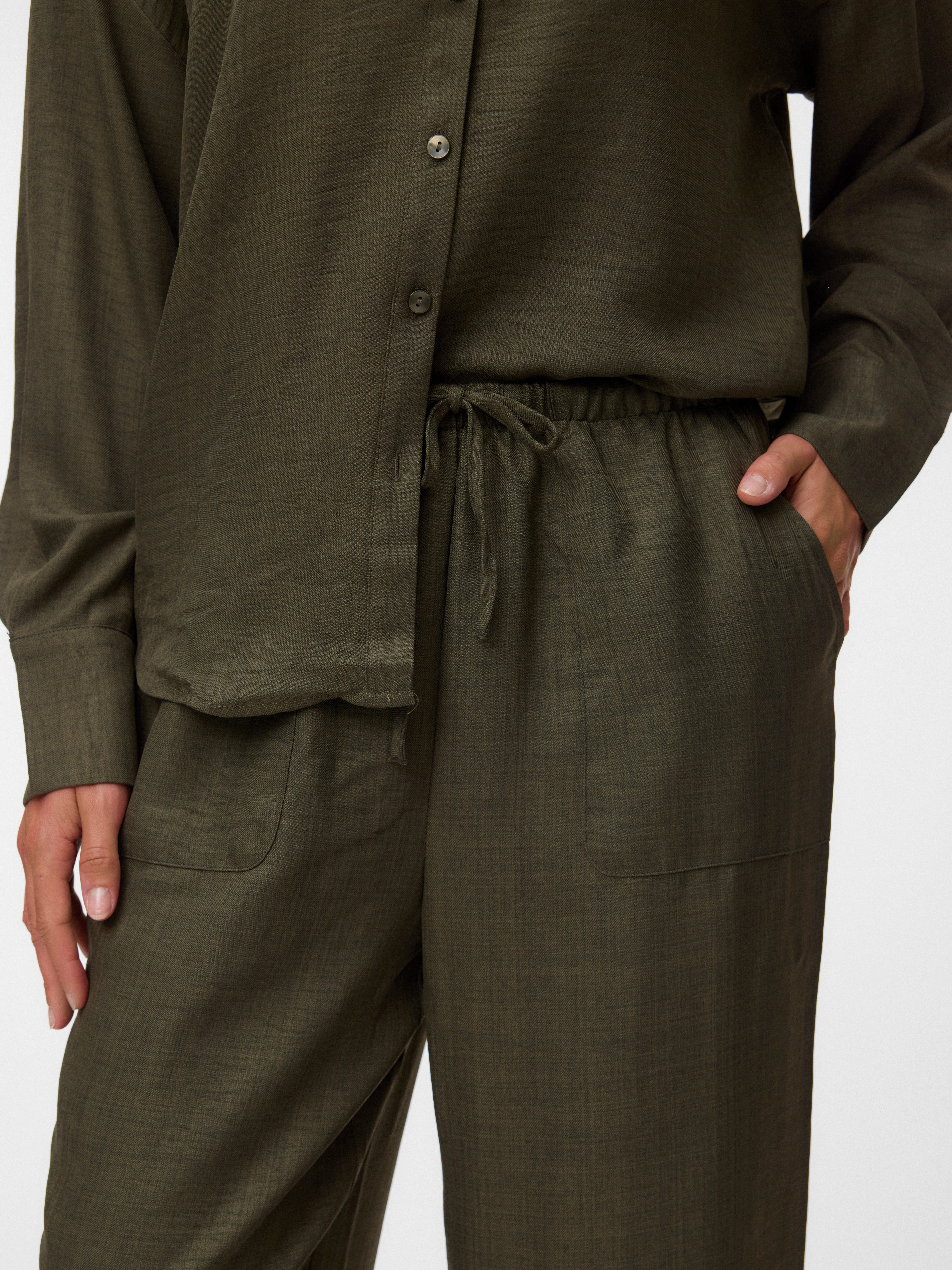 Vero Moda Schlupfhose VMMELANEY HW LOOSE PANT WVN GA NOOS Kunstfaser, loose fit