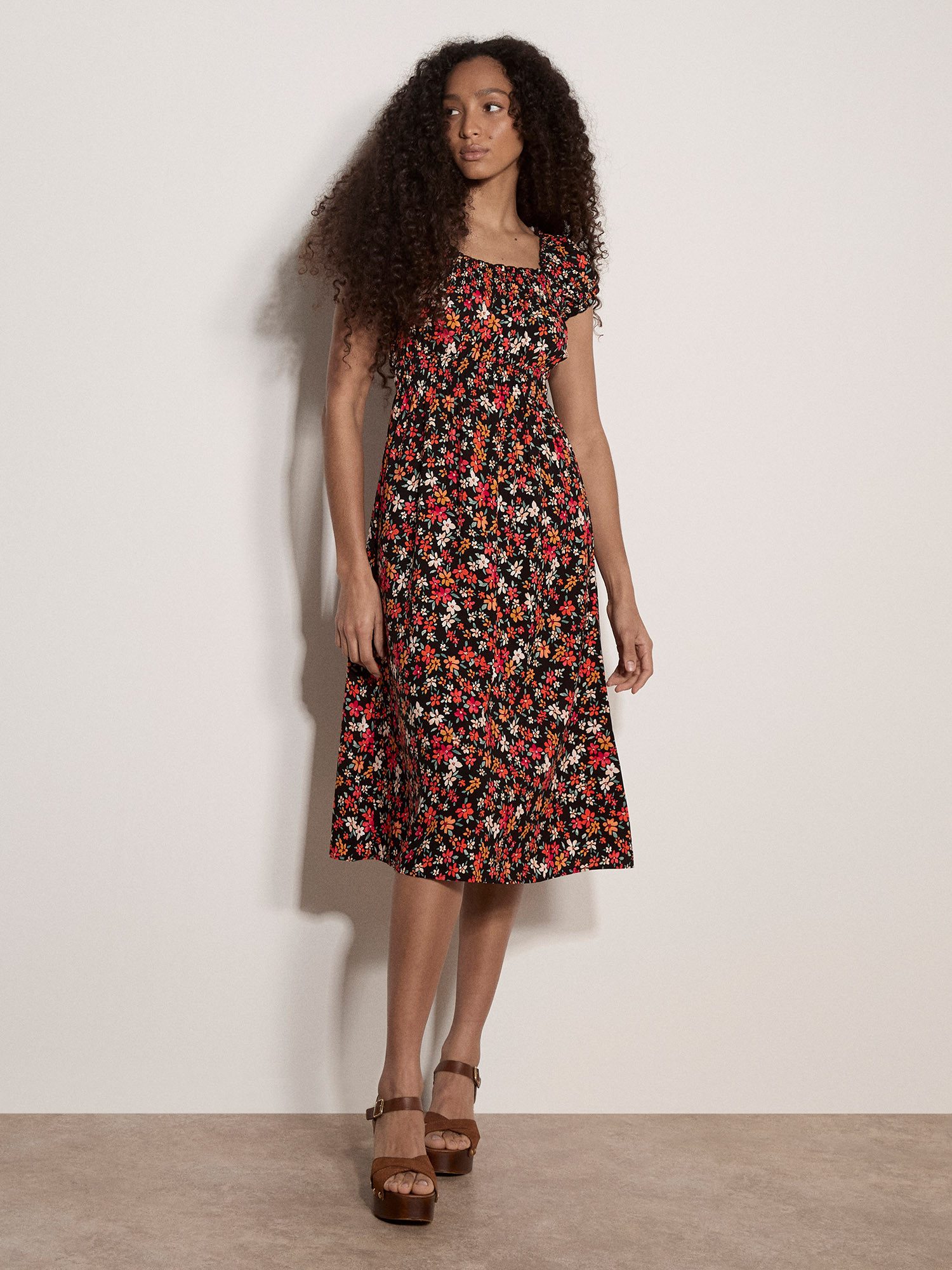 Apricot Midikleid Milkmaid Ditsy Midi Dress mit Smokdetails