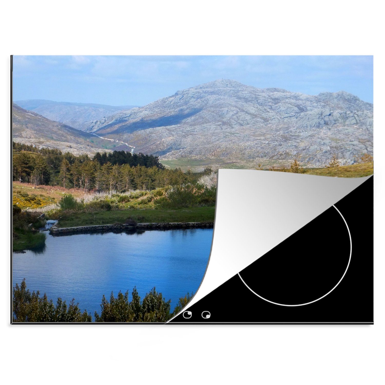 MuchoWow Herdblende-/Abdeckplatte Die karge Berglandschaft des Nationalparks Peneda-Gerês in Portugal, Vinyl, (1 tlg), 70x52 cm, Mobile Arbeitsfläche nutzbar, Ceranfeldabdeckung