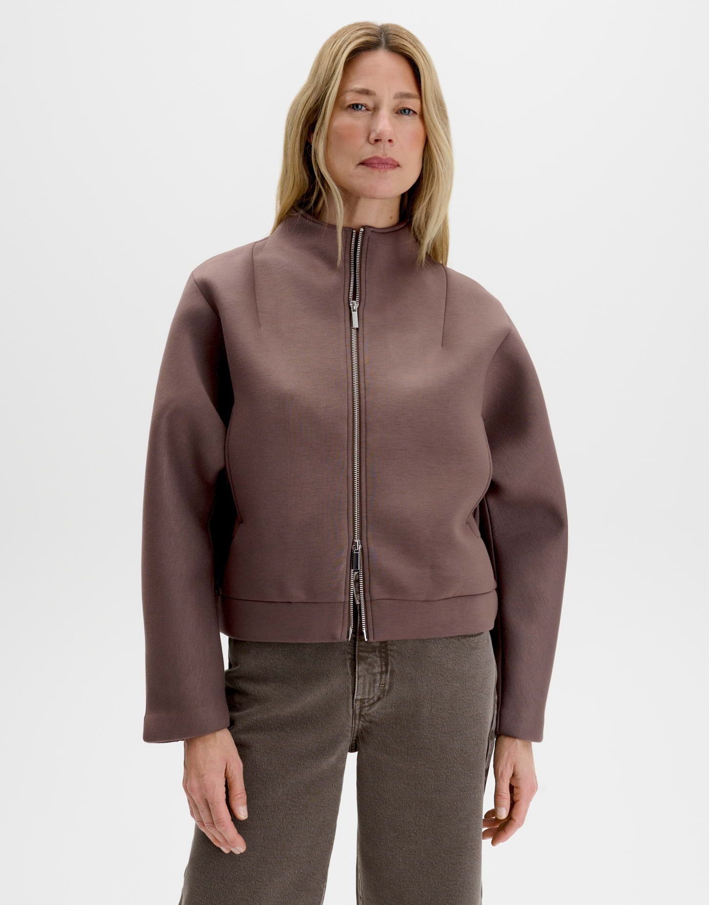 someday Sweatjacke Ujoana aus weicher Sweatware Verkürzte, schmal zulaufende Form mit Stehkragen und Zipper