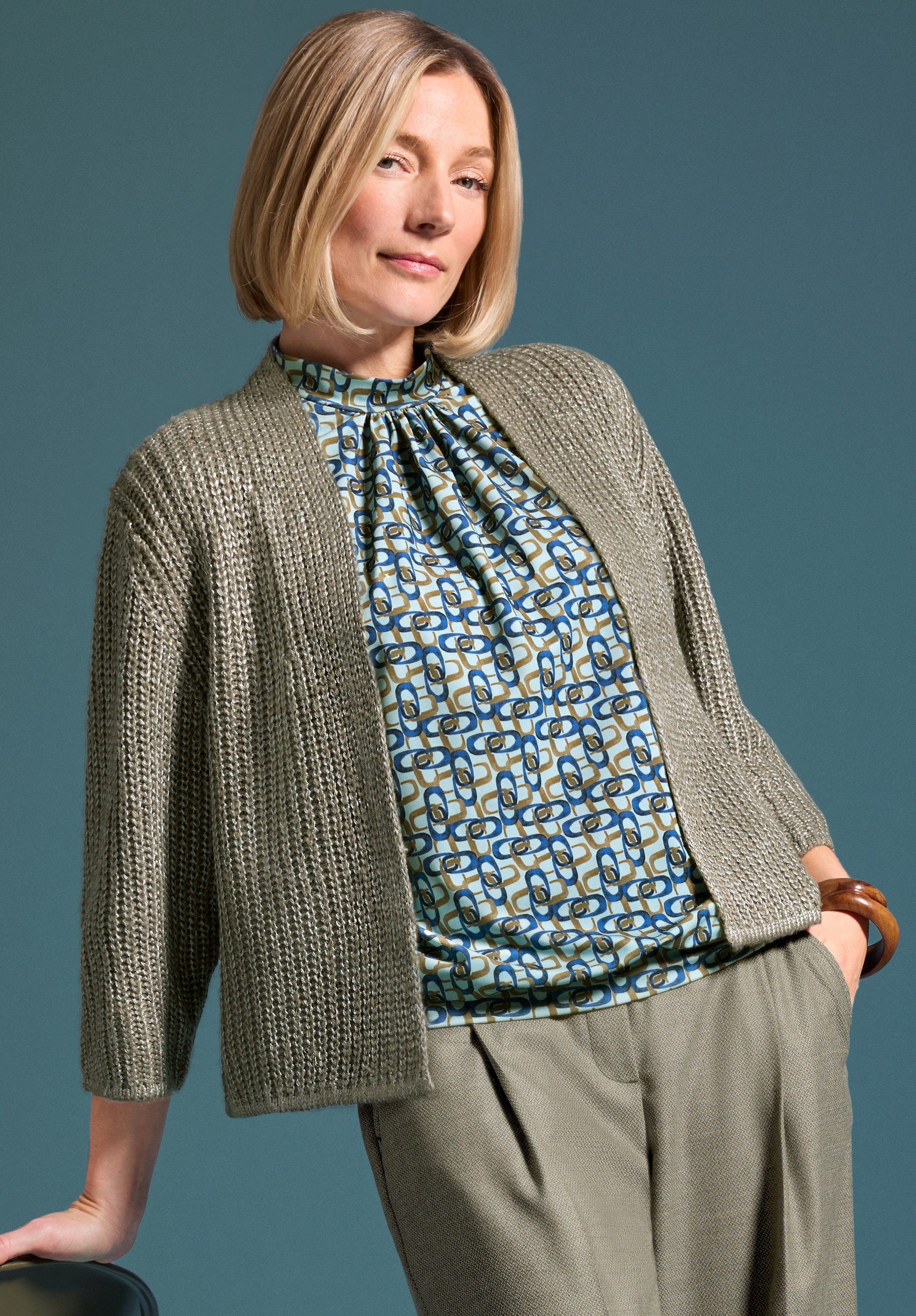 bianca Strickjacke HEIDE in angesagter Strick-Optik in Trendfarbe